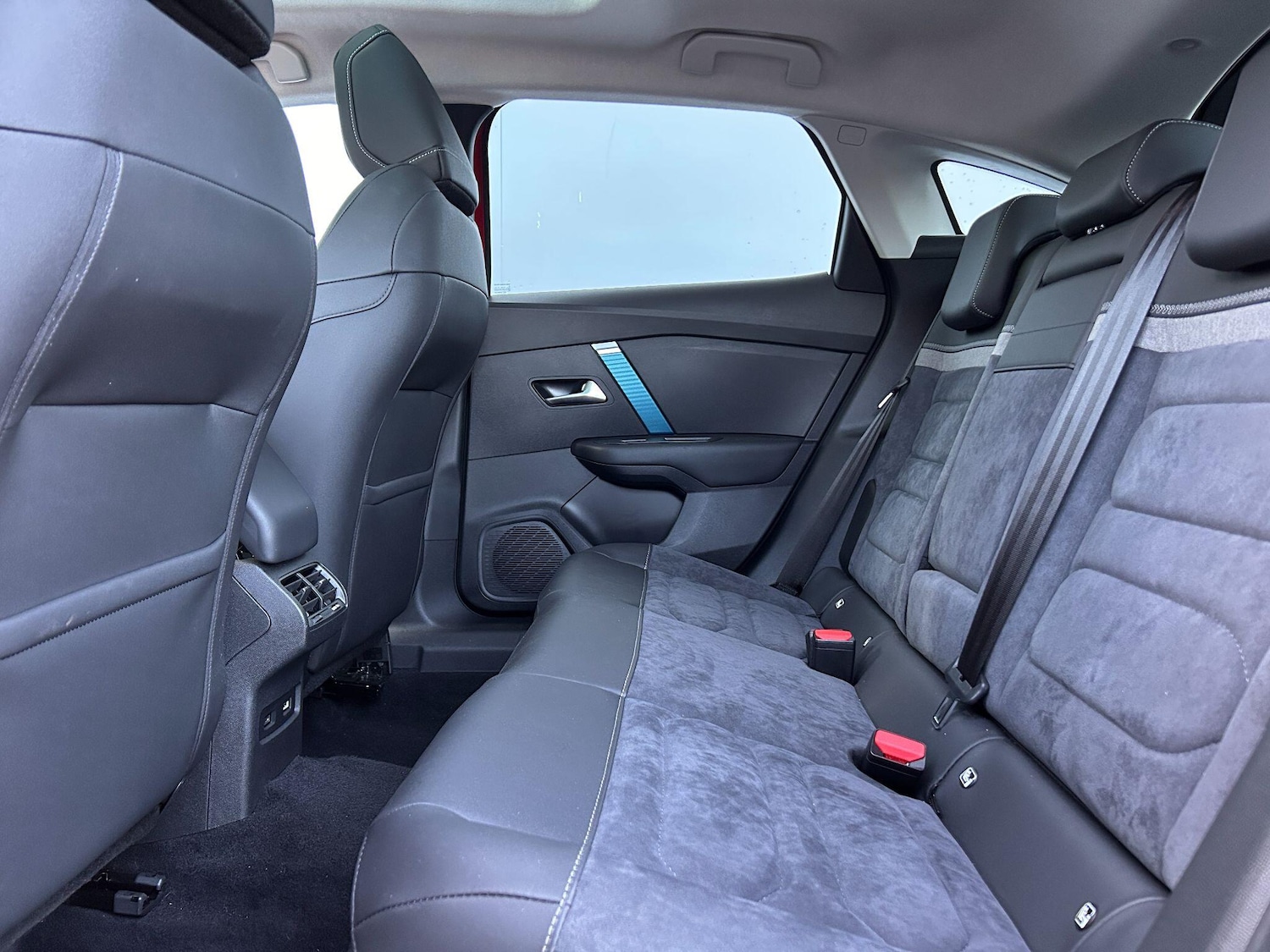 Used Citroen e-C4 2024 for sale - 76942370: Photo 17