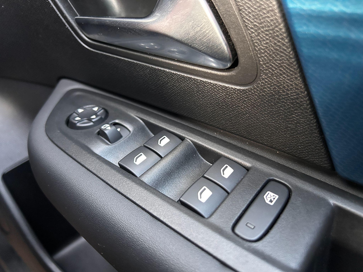 Used Citroen e-C4 2024 for sale - 76942370: Photo 24