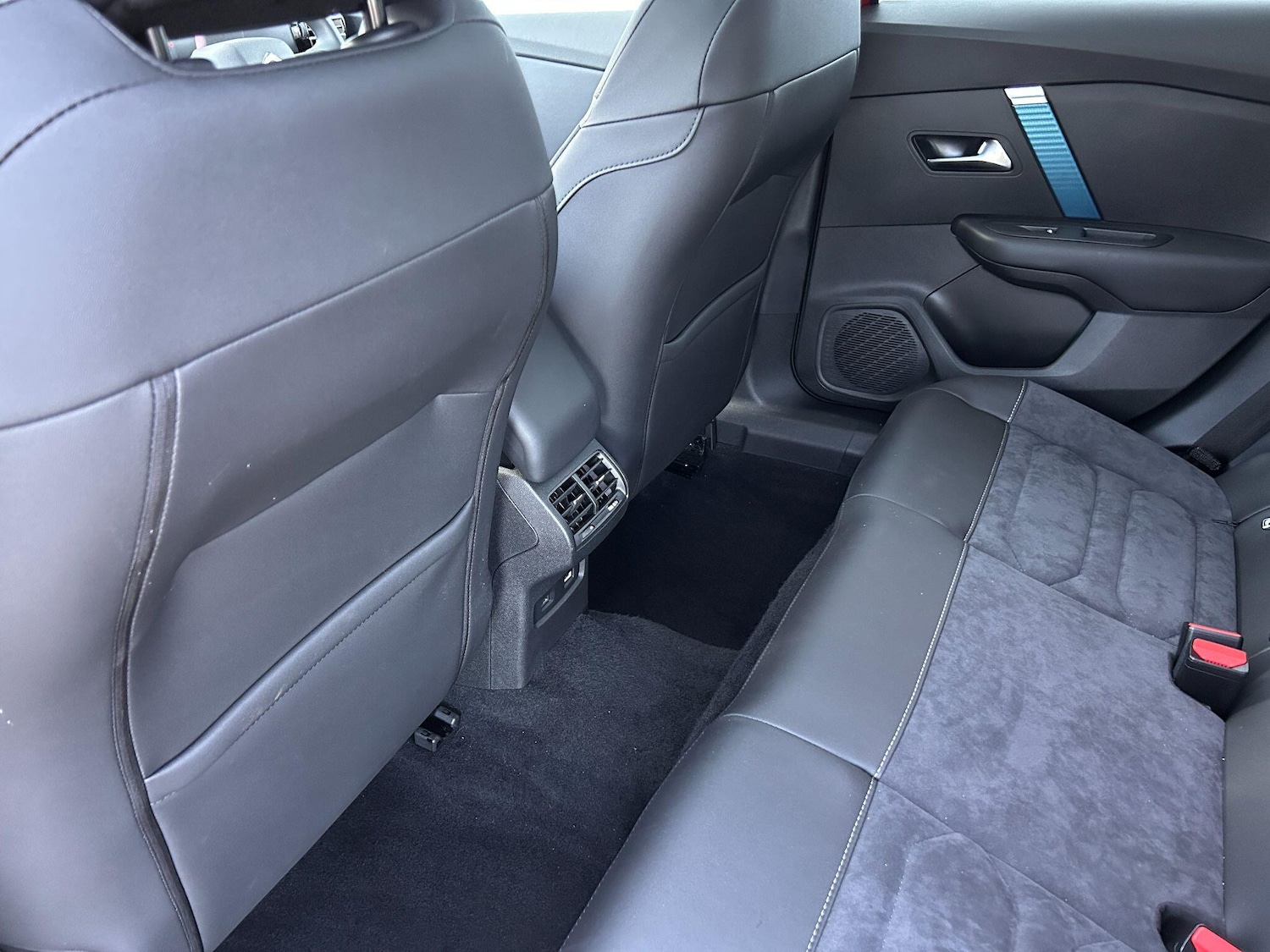 Used Citroen e-C4 2024 for sale - 76942370: Photo 27