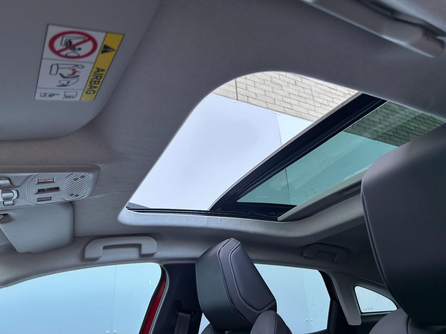 Used Citroen e-C4 2024 for sale - 76942370: Photo 30