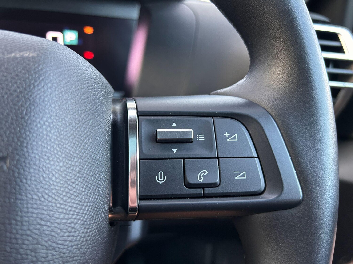 Used Citroen e-C4 2024 for sale - 76942370: Photo 40