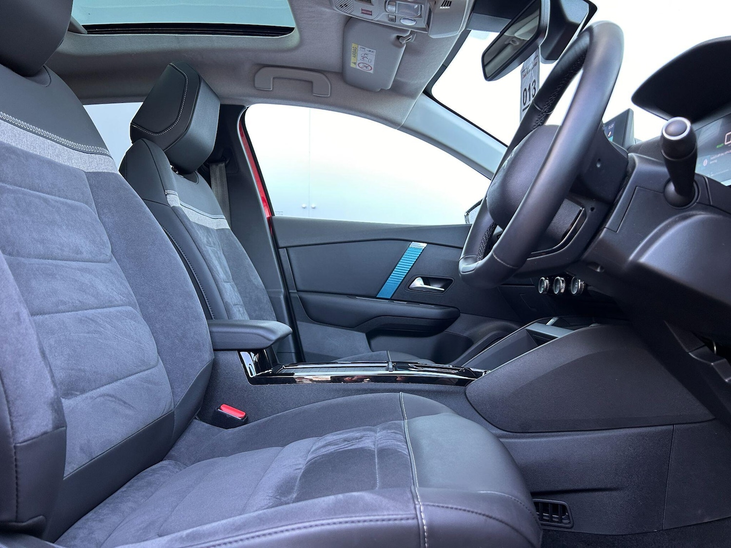 Used Citroen e-C4 2024 for sale - 76942370: Photo 5