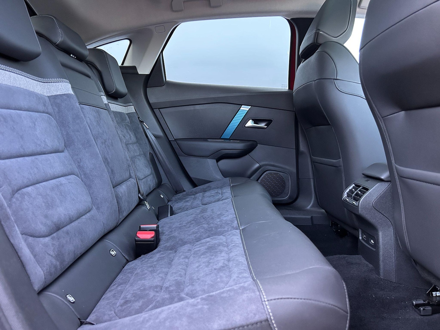 Used Citroen e-C4 2024 for sale - 76942370: Photo 7