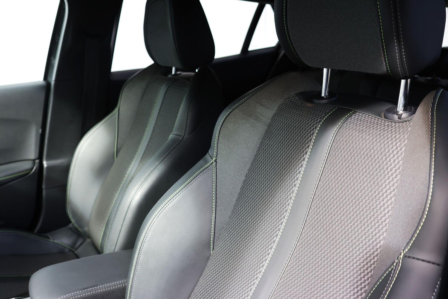 Used Peugeot 2008 2023 for sale - 76060183: Photo 12