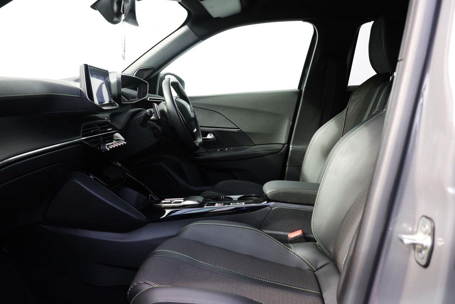 Used Peugeot 2008 2023 for sale - 76060183: Photo 13