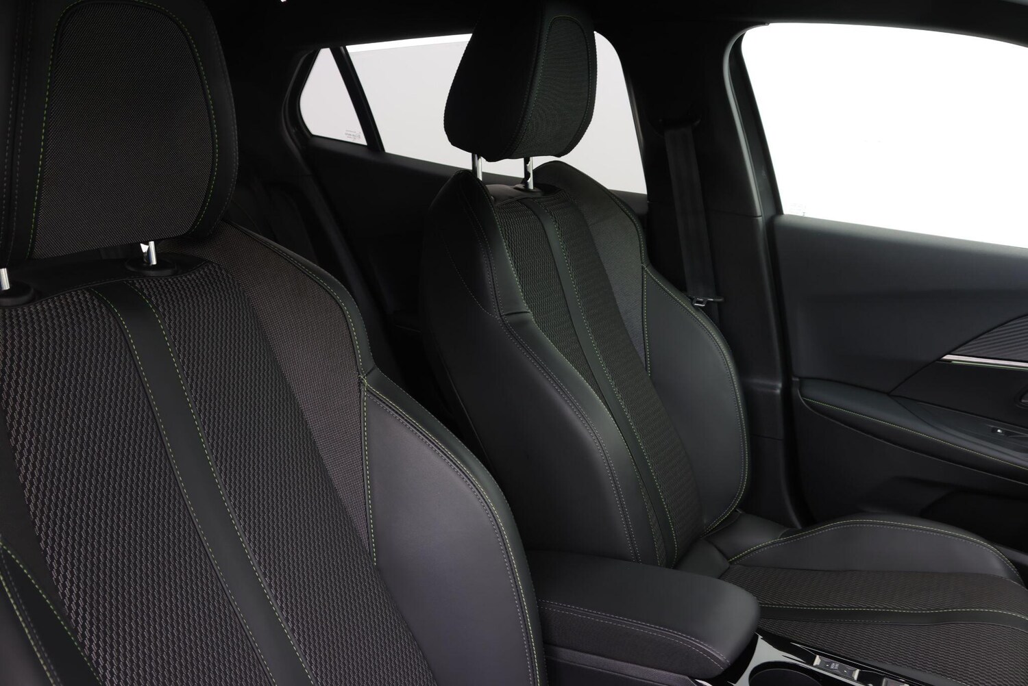 Used Peugeot 2008 2023 for sale - 76060183: Photo 40