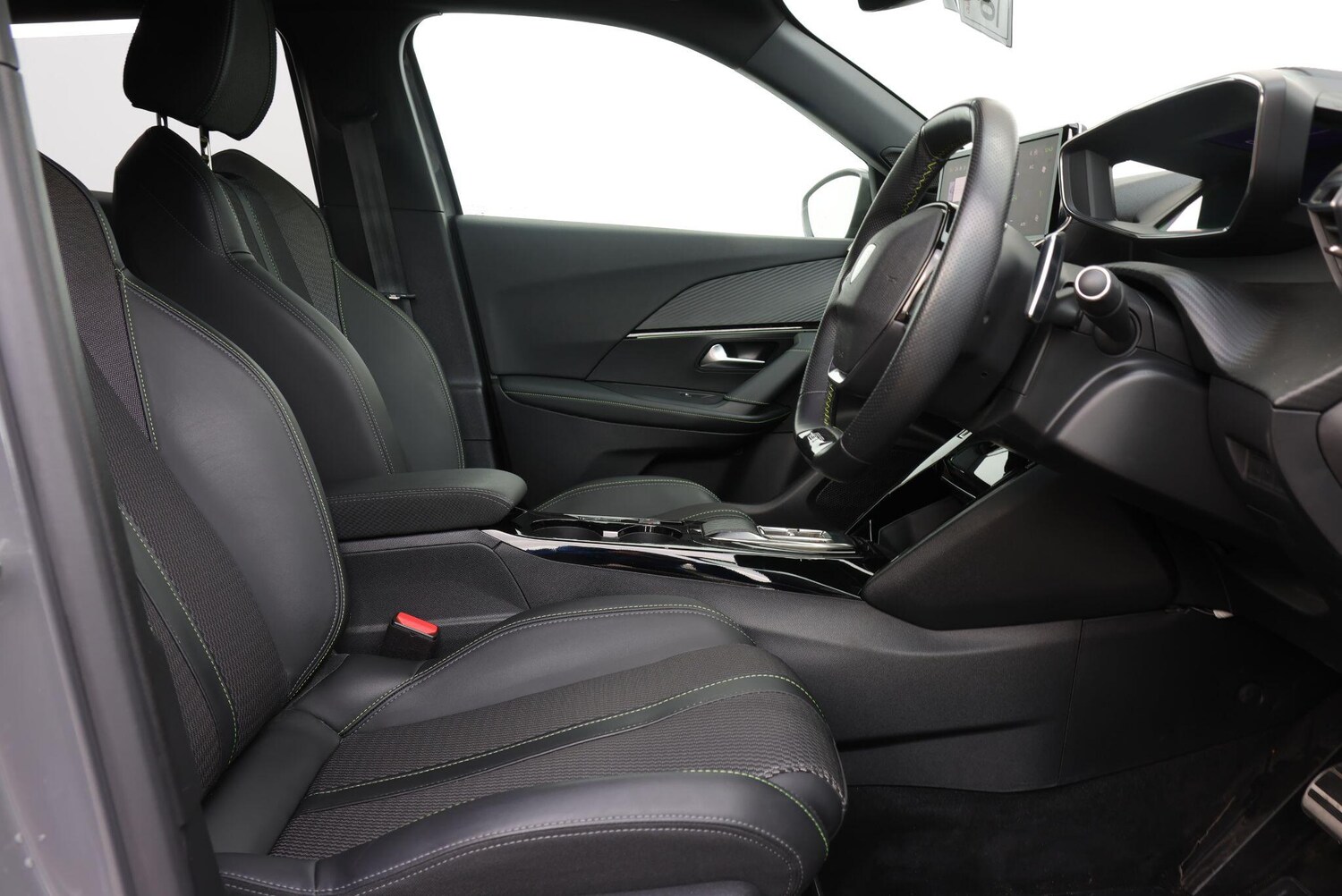 Used Peugeot 2008 2023 for sale - 76060183: Photo 41