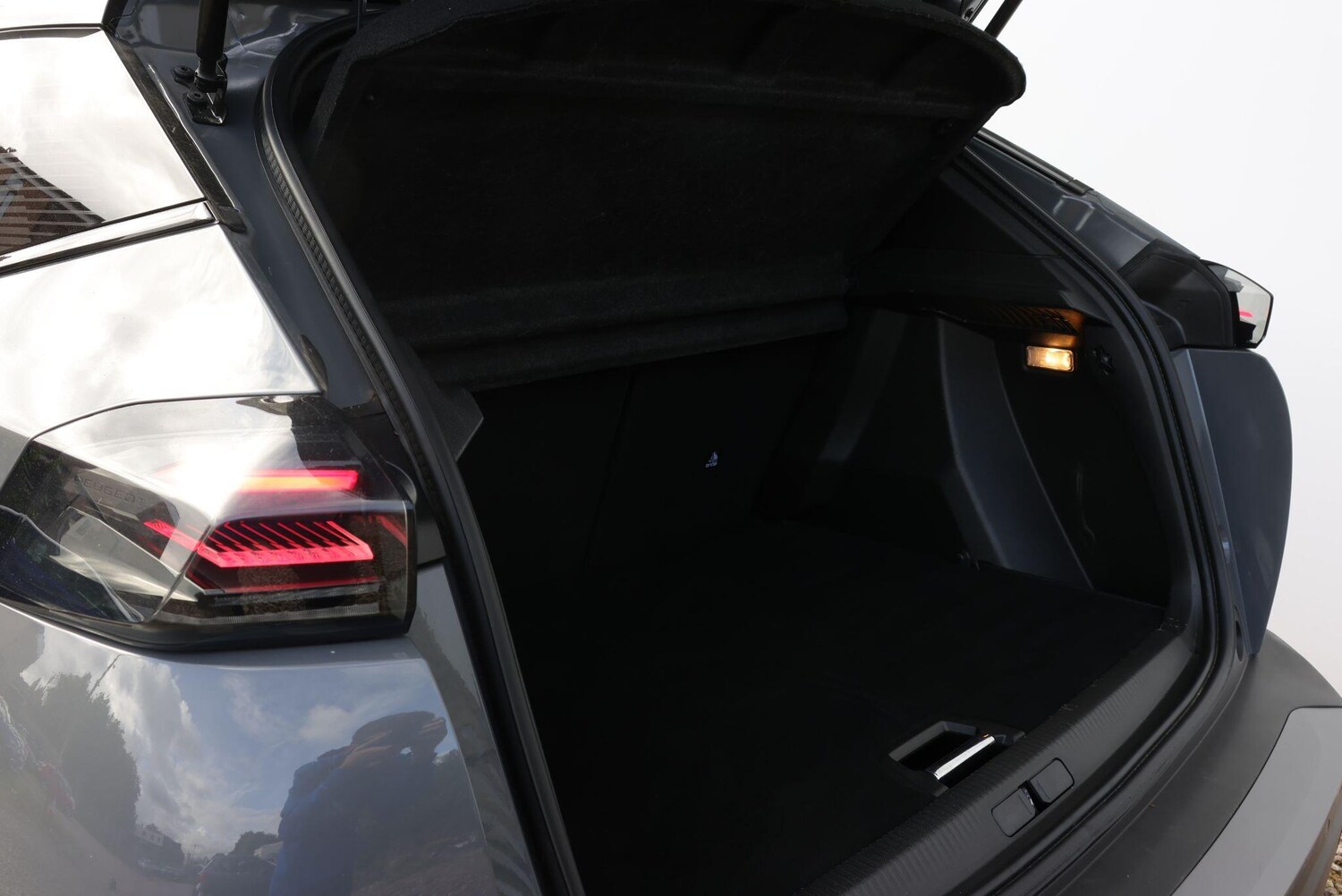 Used Peugeot 2008 2023 for sale - 76060183: Photo 7