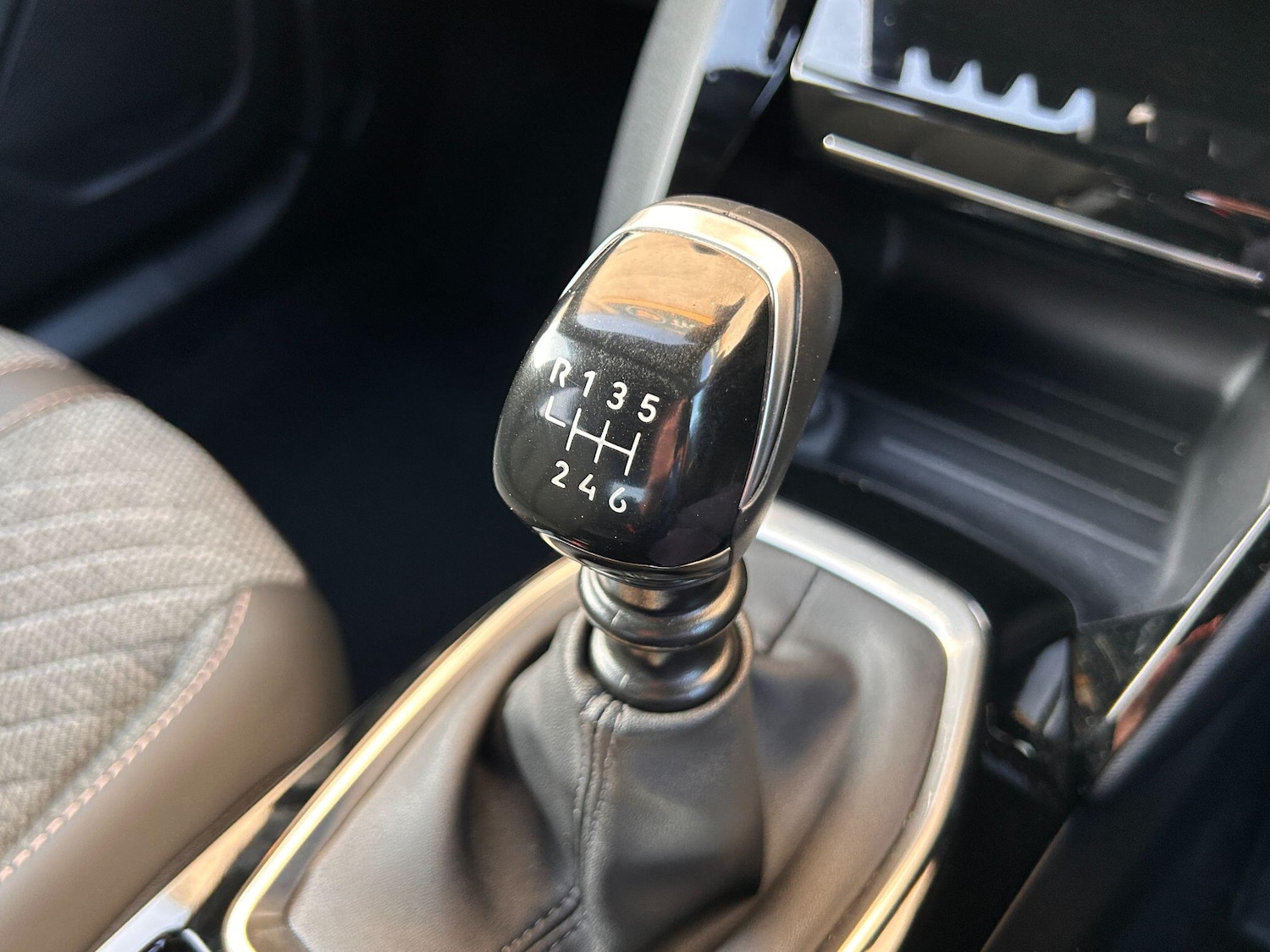 Used Peugeot 2008 2024 for sale - 76801700: Photo 25