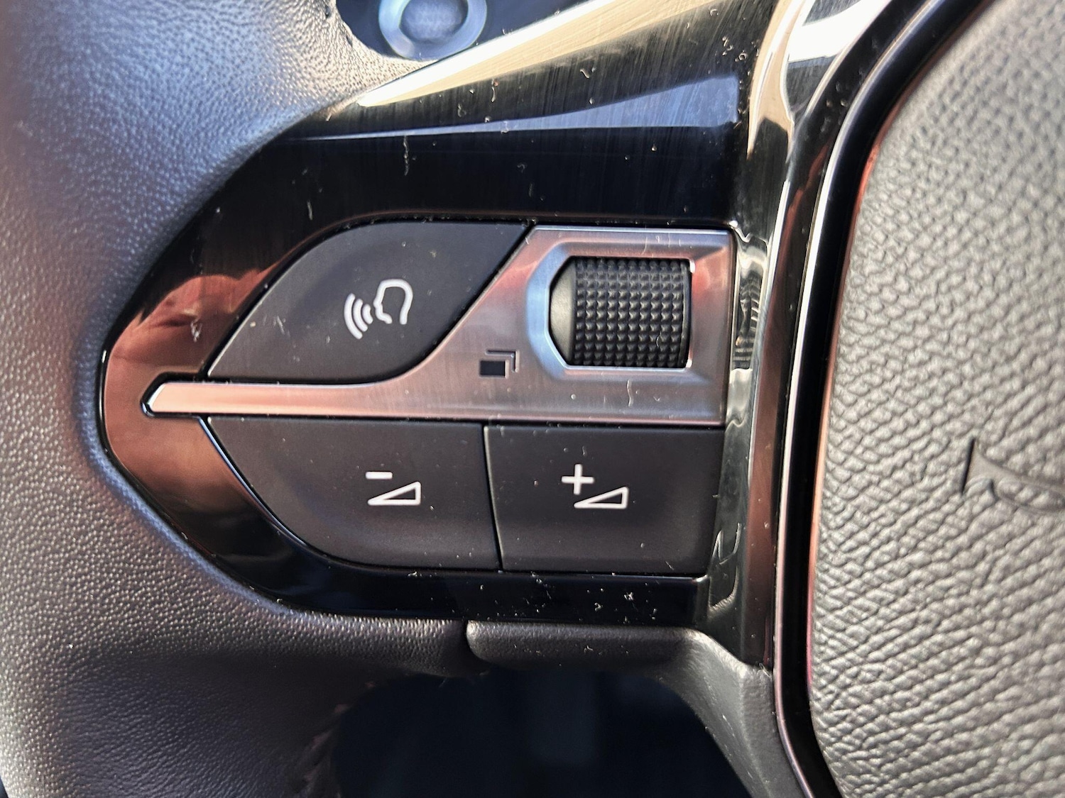 Used Peugeot 2008 2024 for sale - 76801700: Photo 27