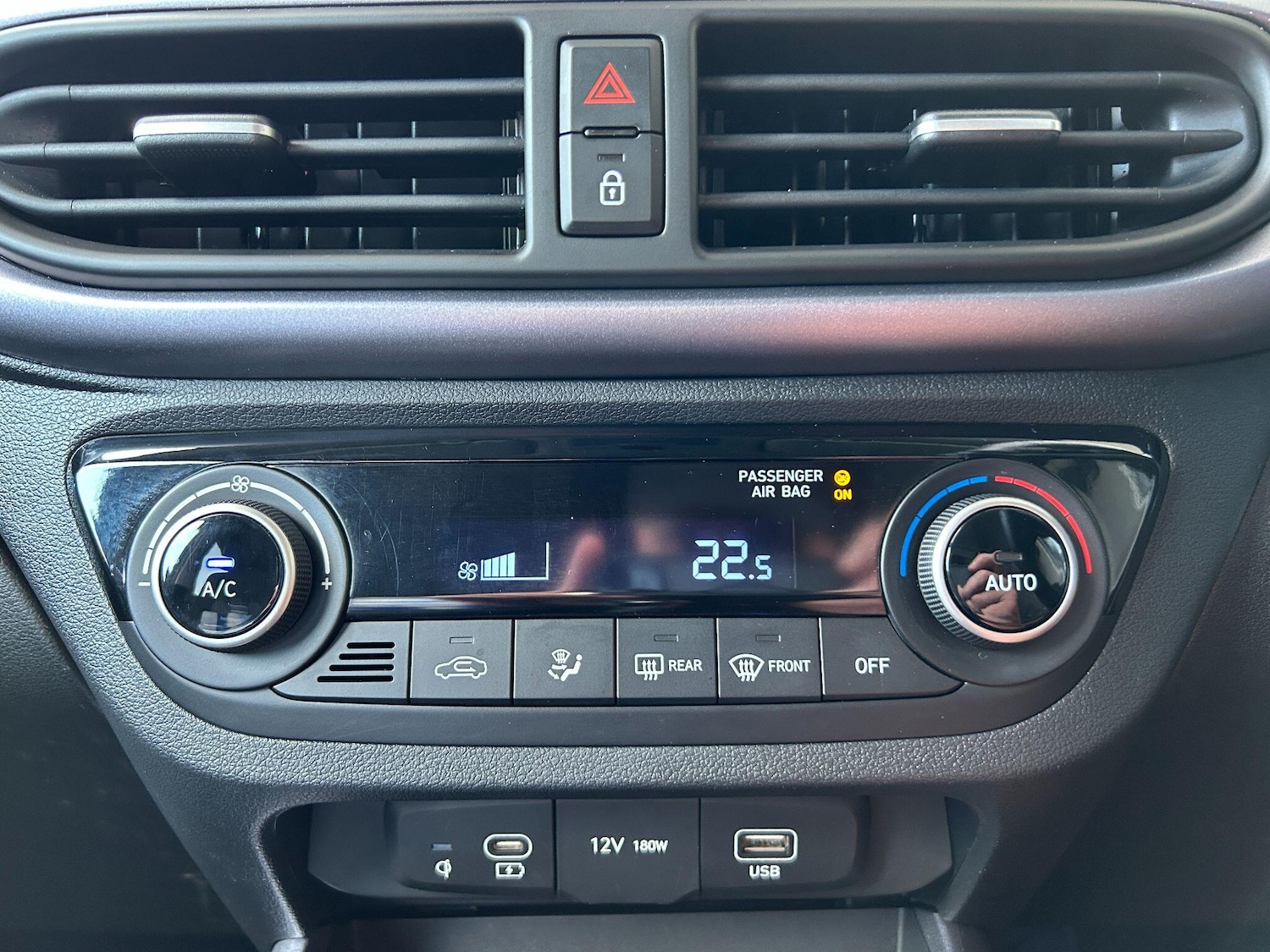 Used Hyundai i10 2024 for sale - 76108509: Photo 26