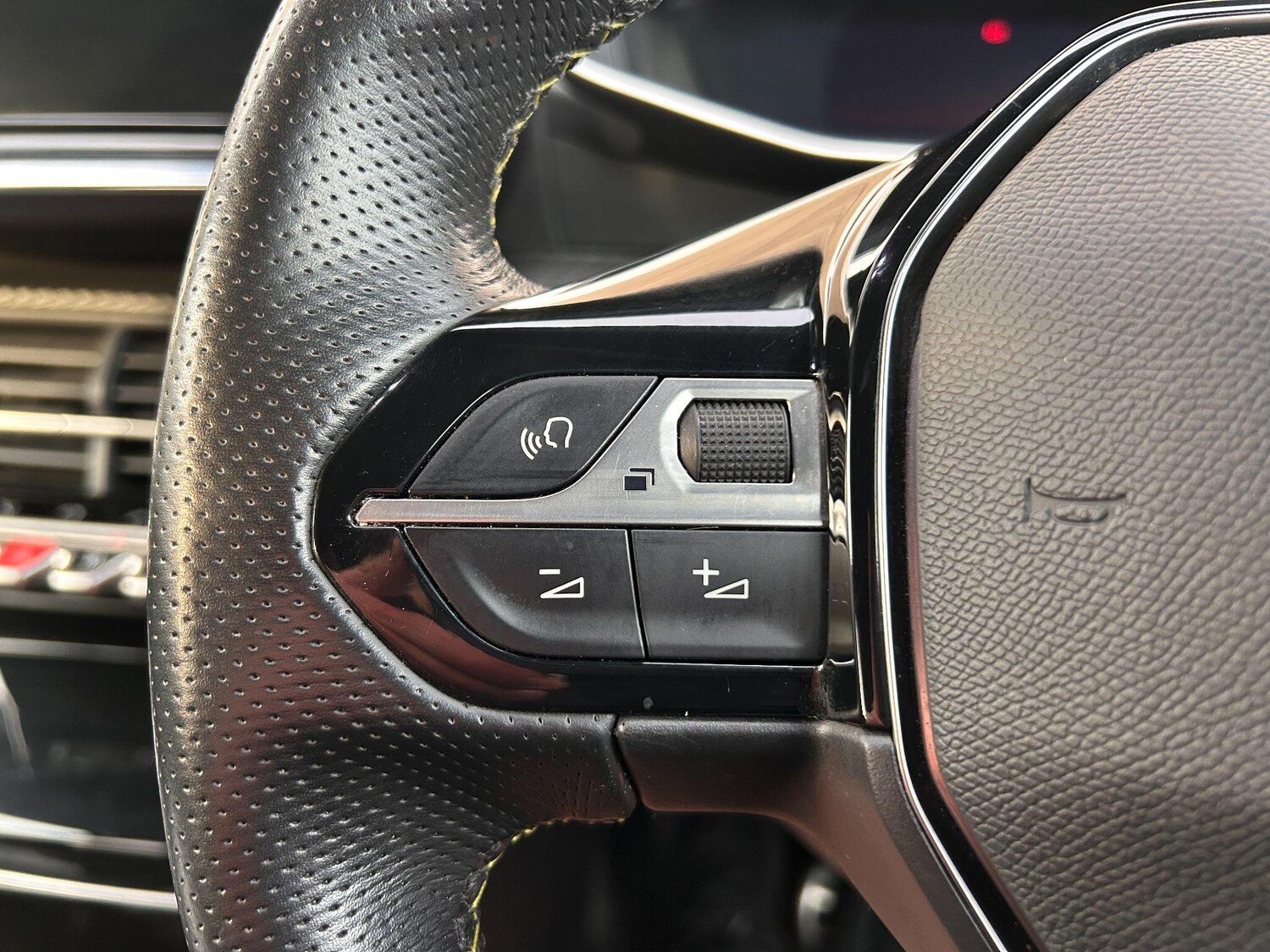 Used Peugeot E-2008 2021 for sale - 76802030: Photo 18