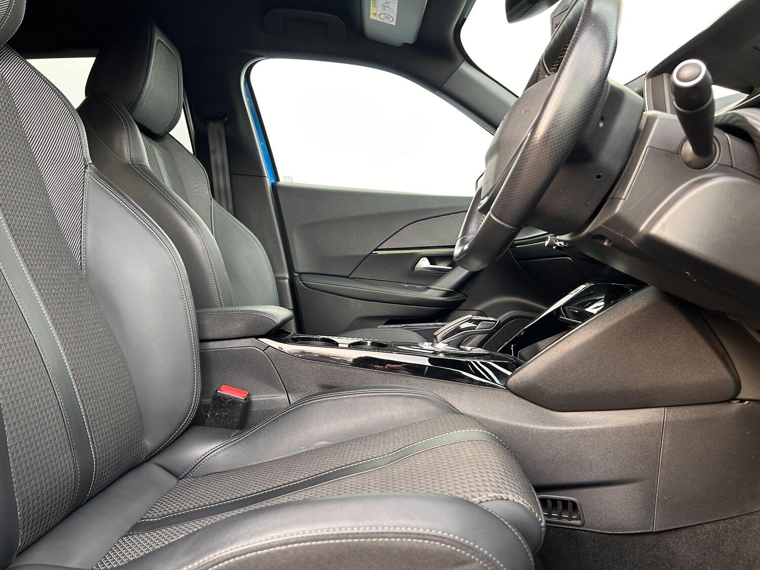 Used Peugeot E-2008 2021 for sale - 76802030: Photo 8