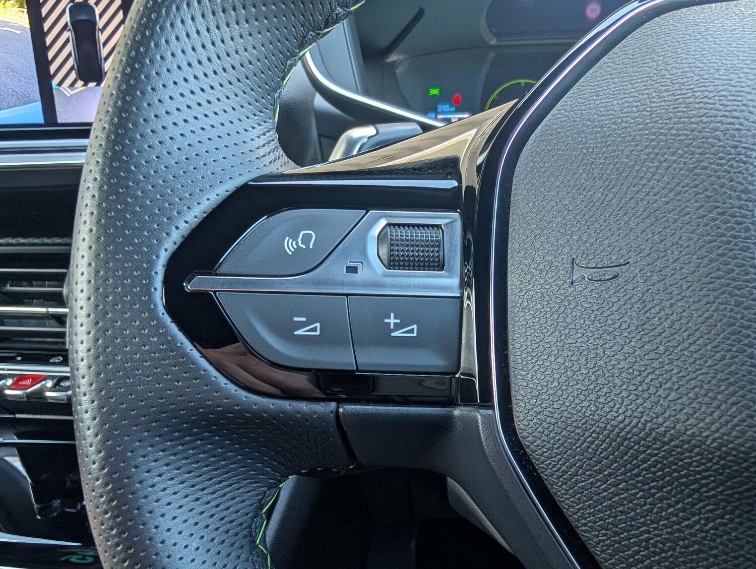 Used Peugeot 2008 2024 for sale - 75782286: Photo 18