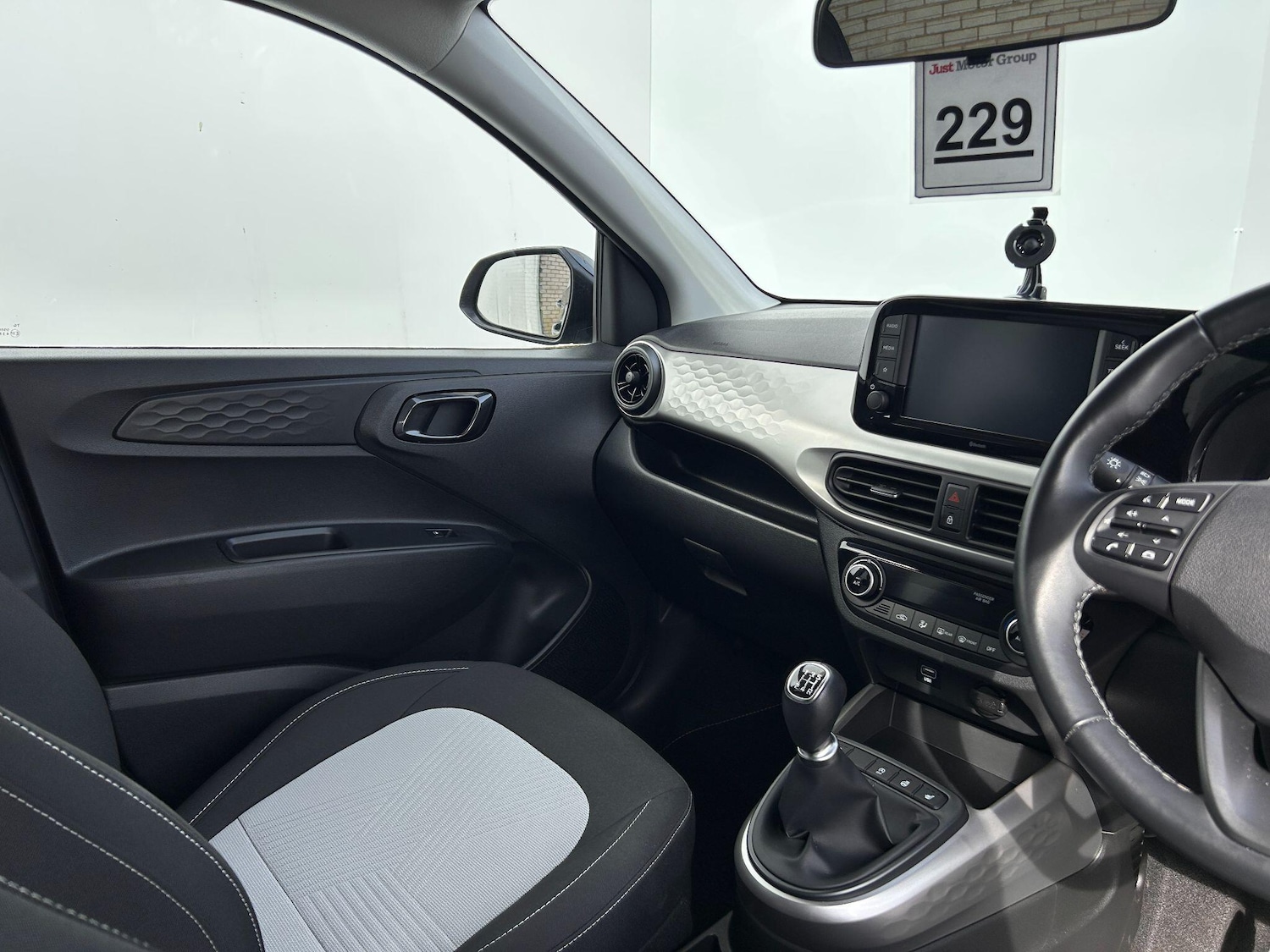 Used Hyundai i10 for sale - 77970679: Photo 38