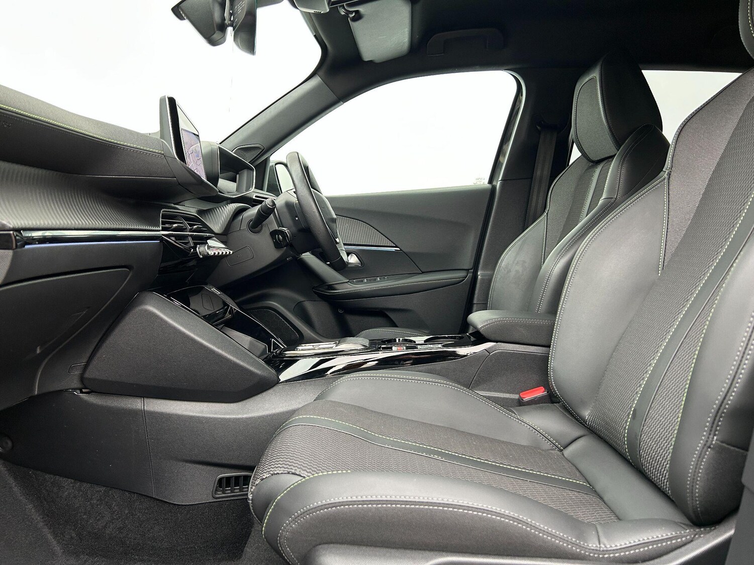 Used Peugeot E-2008 2023 for sale - 76398353: Photo 16