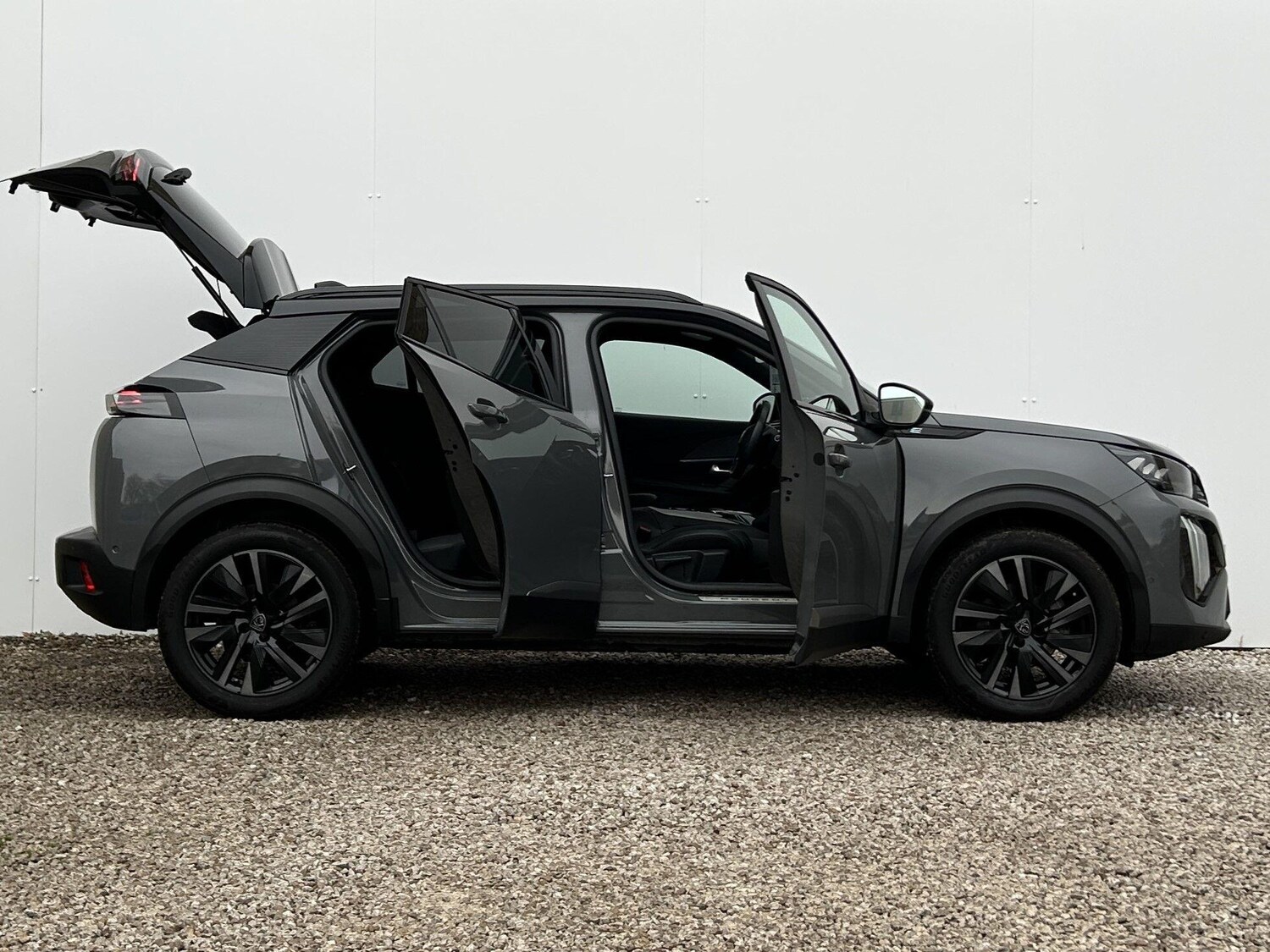 Used Peugeot E-2008 2023 for sale - 76398353: Photo 18