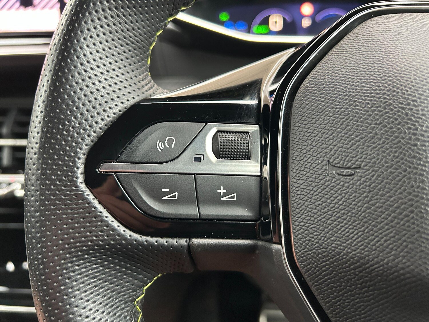 Used Peugeot E-2008 2023 for sale - 76398353: Photo 19