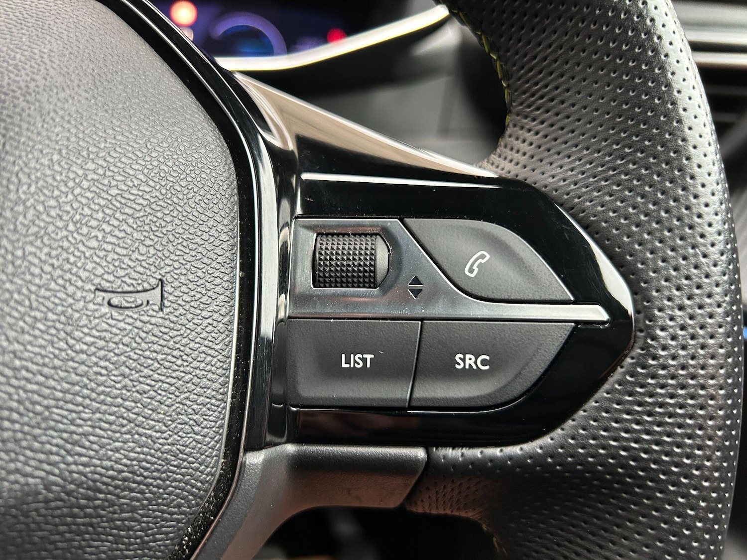 Used Peugeot E-2008 2023 for sale - 76398353: Photo 21