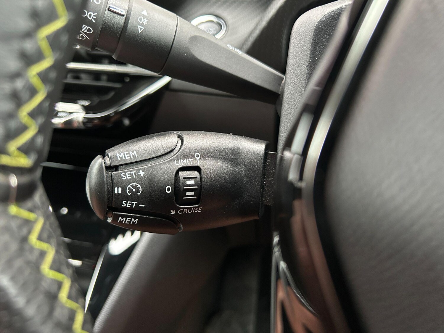 Used Peugeot E-2008 2023 for sale - 76398353: Photo 28