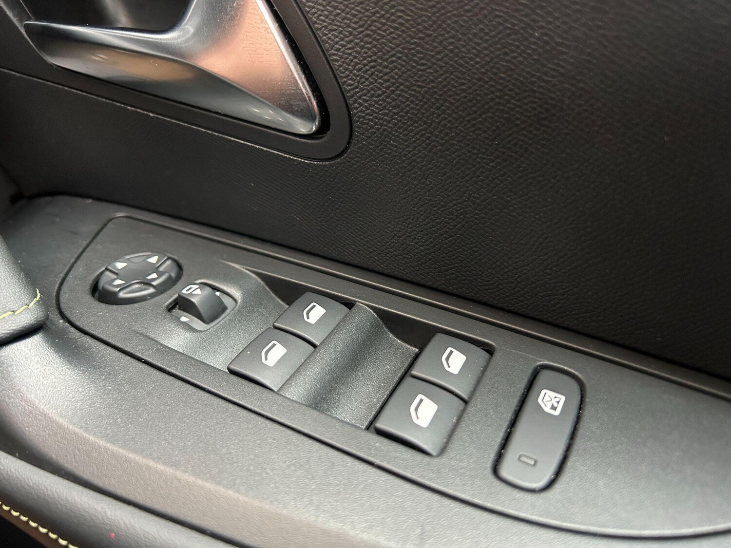 Used Peugeot E-2008 2023 for sale - 76398353: Photo 29