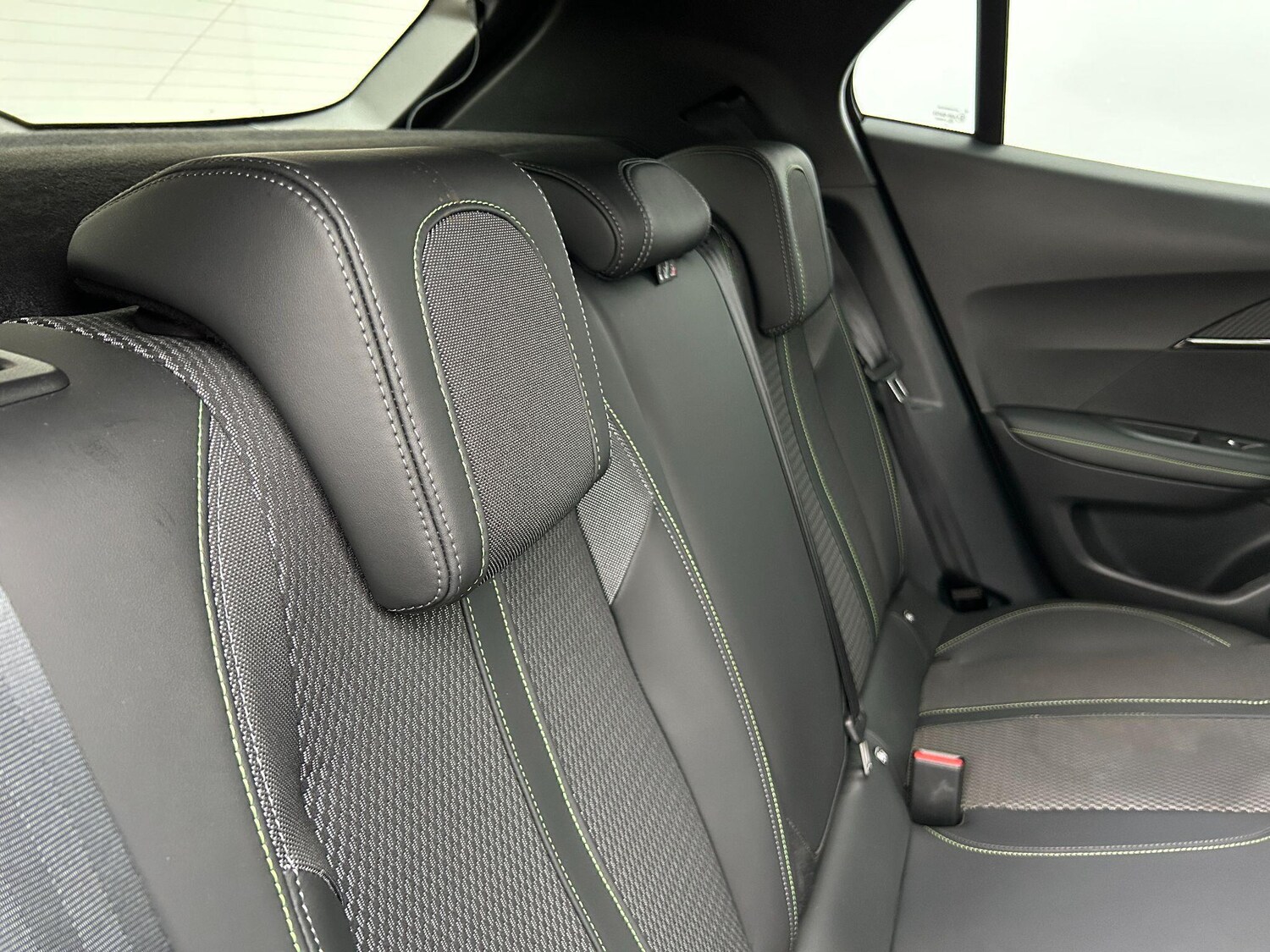 Used Peugeot E-2008 2023 for sale - 76398353: Photo 31