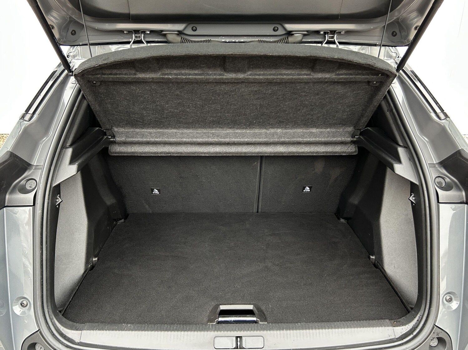 Used Peugeot E-2008 2023 for sale - 76398353: Photo 35