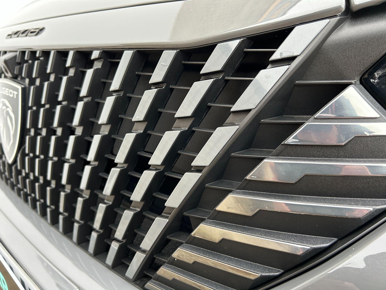 Used Peugeot E-2008 2023 for sale - 76398353: Photo 42