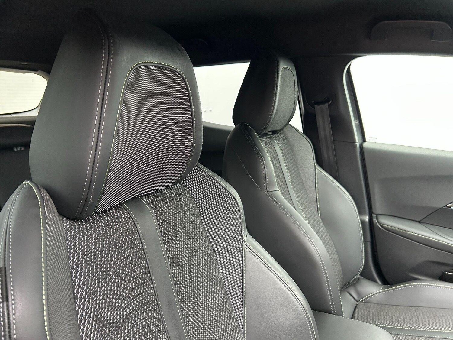 Used Peugeot E-2008 2023 for sale - 76398353: Photo 7