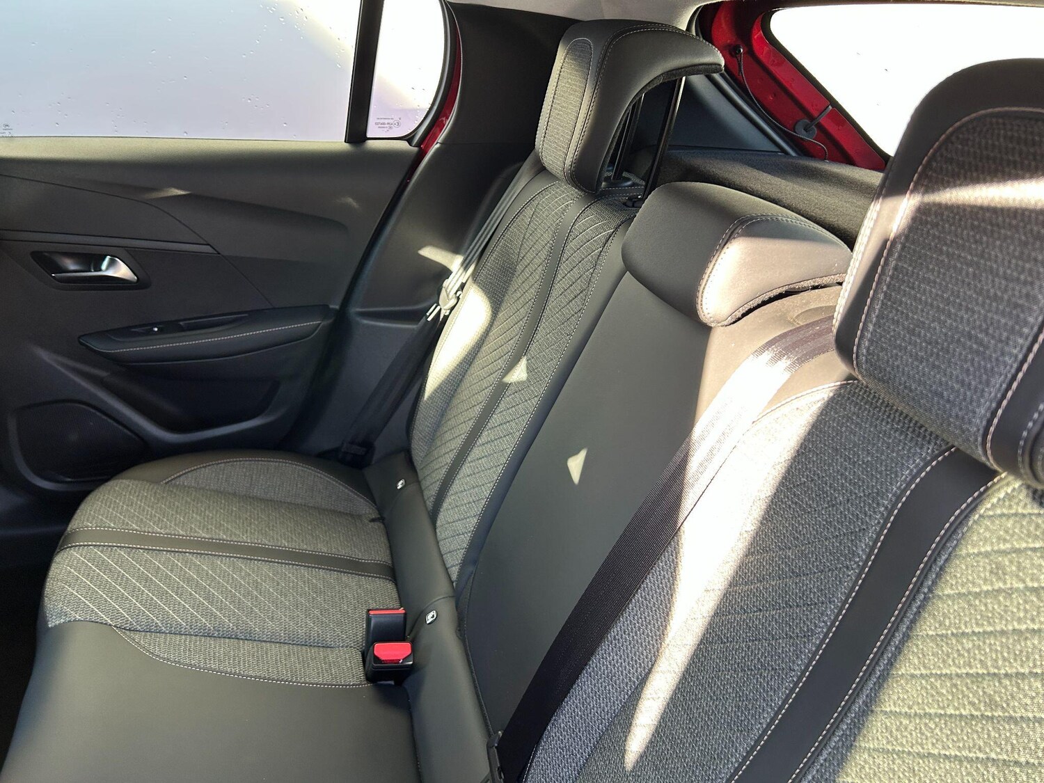 Used Peugeot E-208 2024 for sale - 76549943: Photo 25