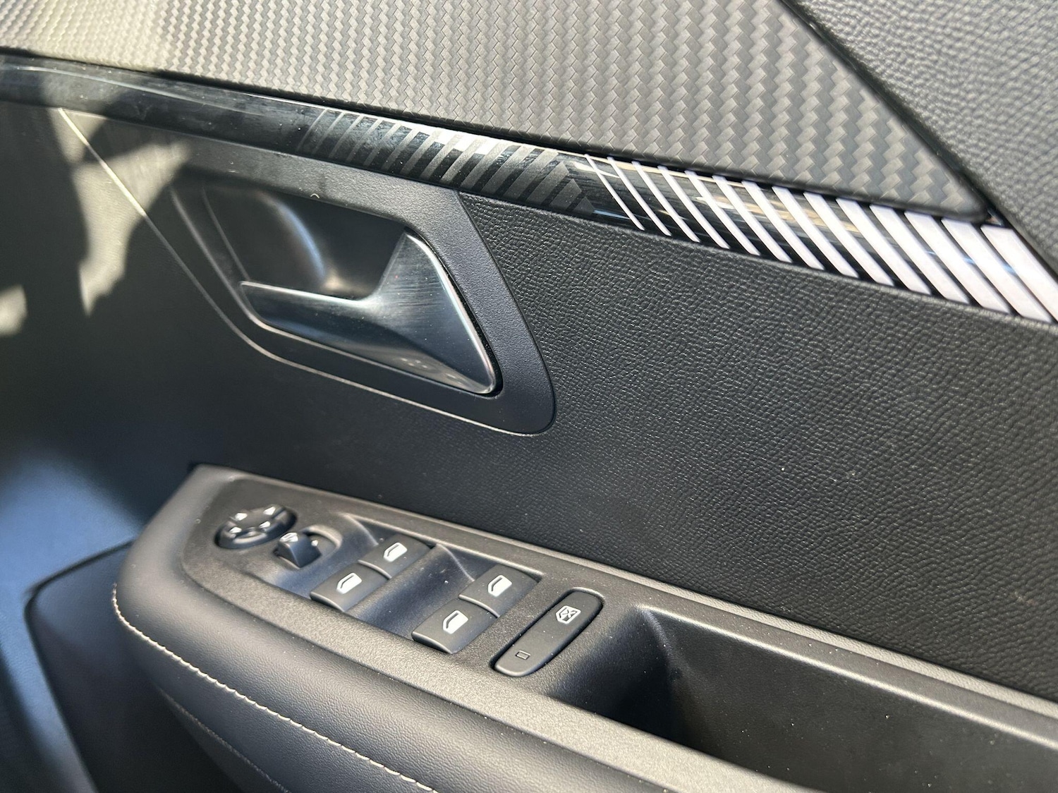 Used Peugeot E-208 2024 for sale - 76549943: Photo 39