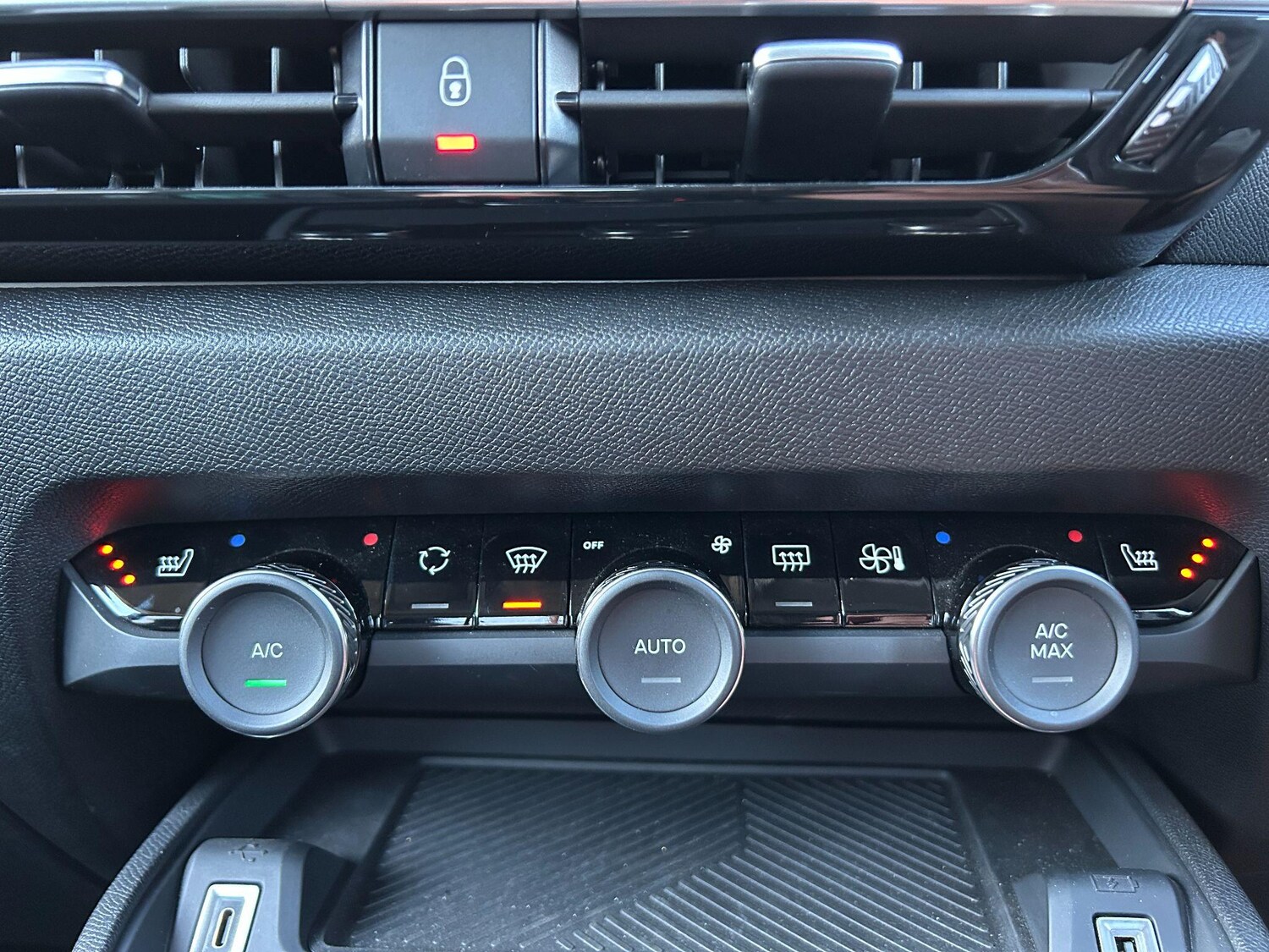 Used Citroen e-C4 X 2023 for sale - 76398682: Photo 14