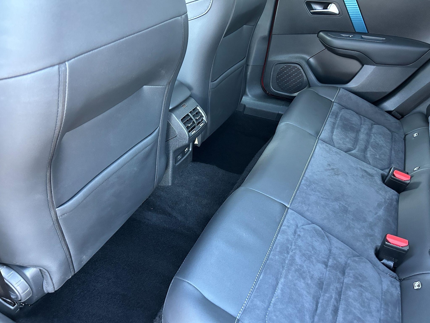 Used Citroen e-C4 X 2023 for sale - 76398682: Photo 25