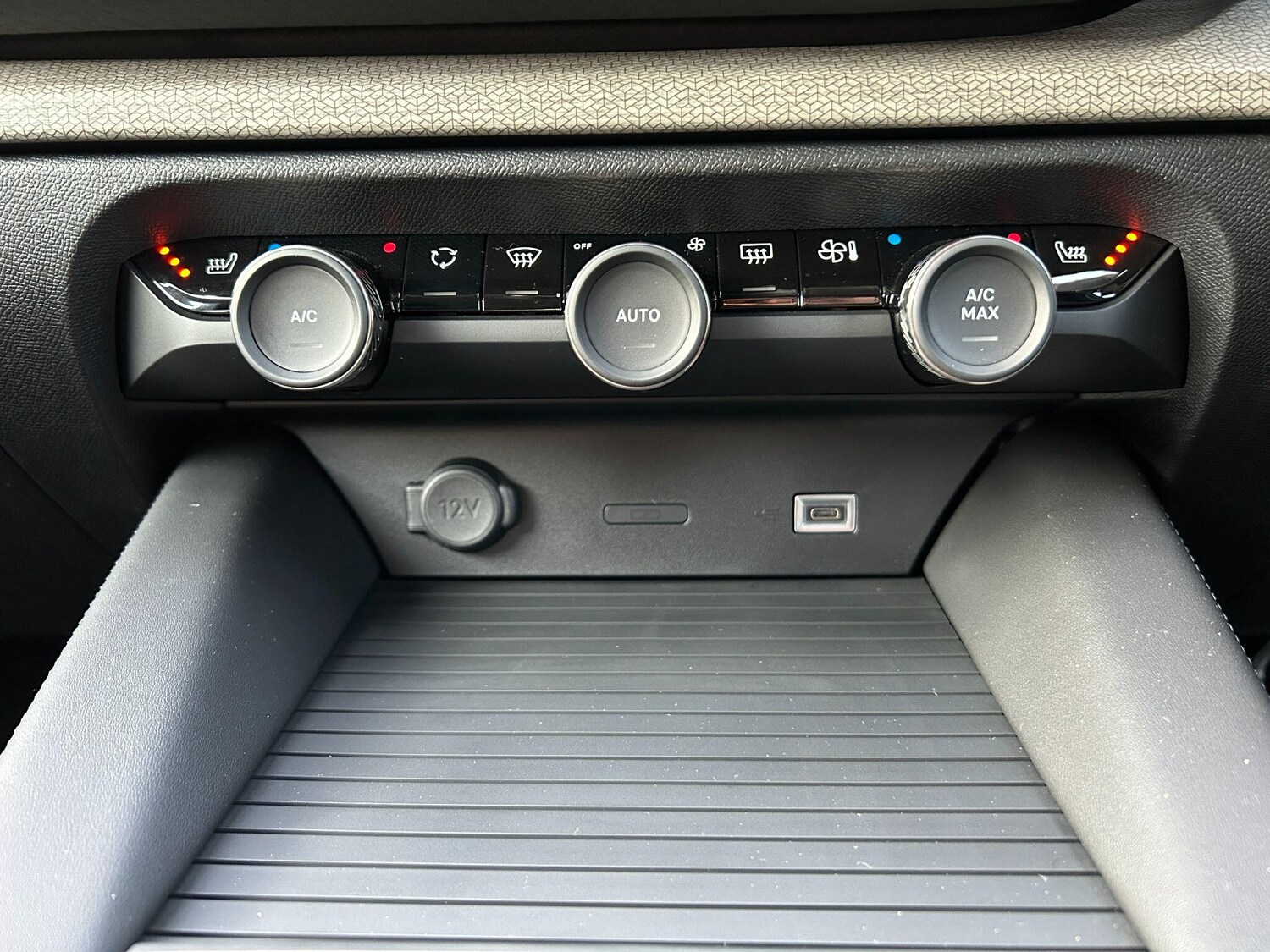 Used Citroen C5 X 2024 for sale - 76251058: Photo 37