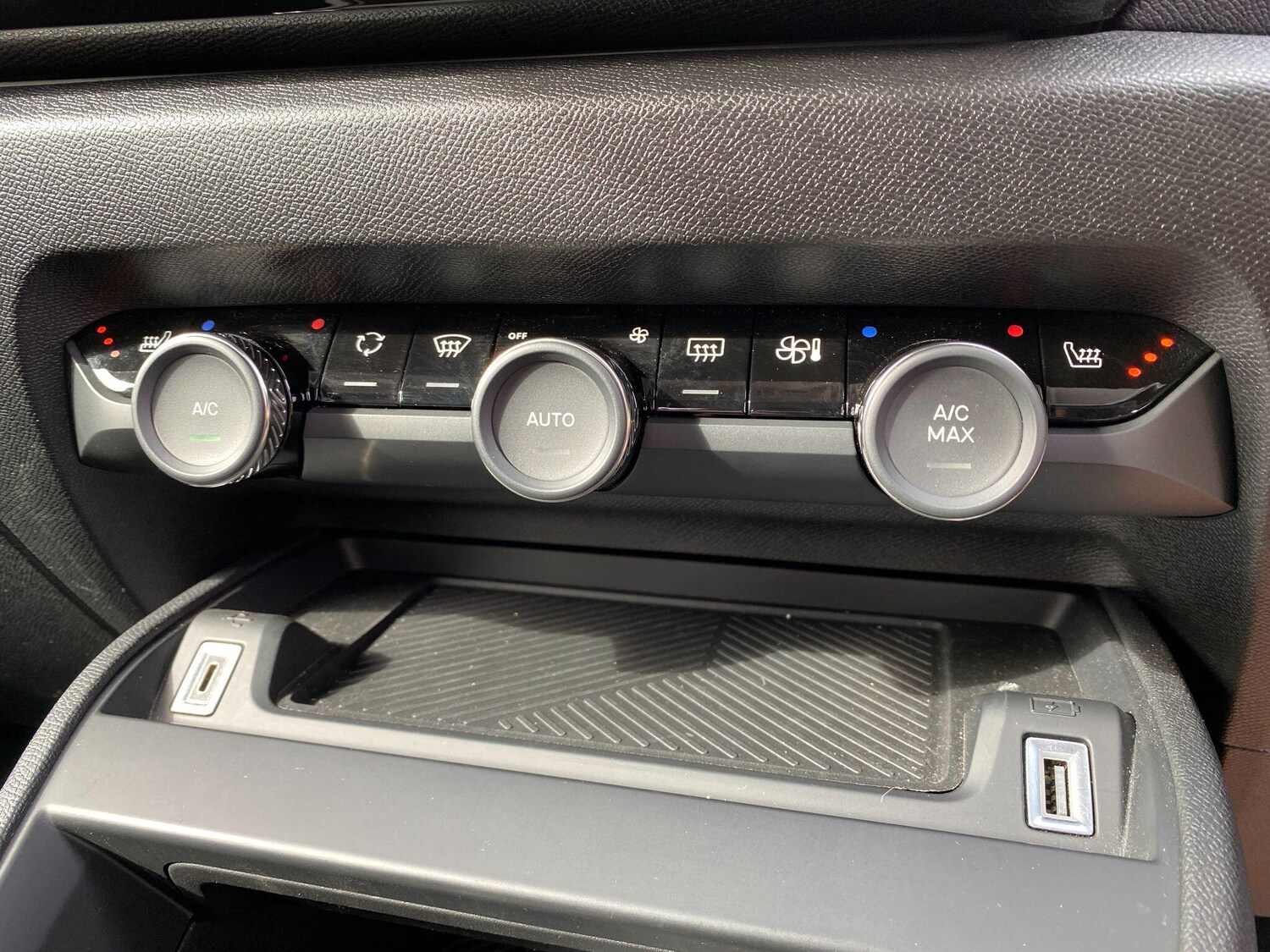 Used Citroen C4 2024 for sale - 76109536: Photo 25