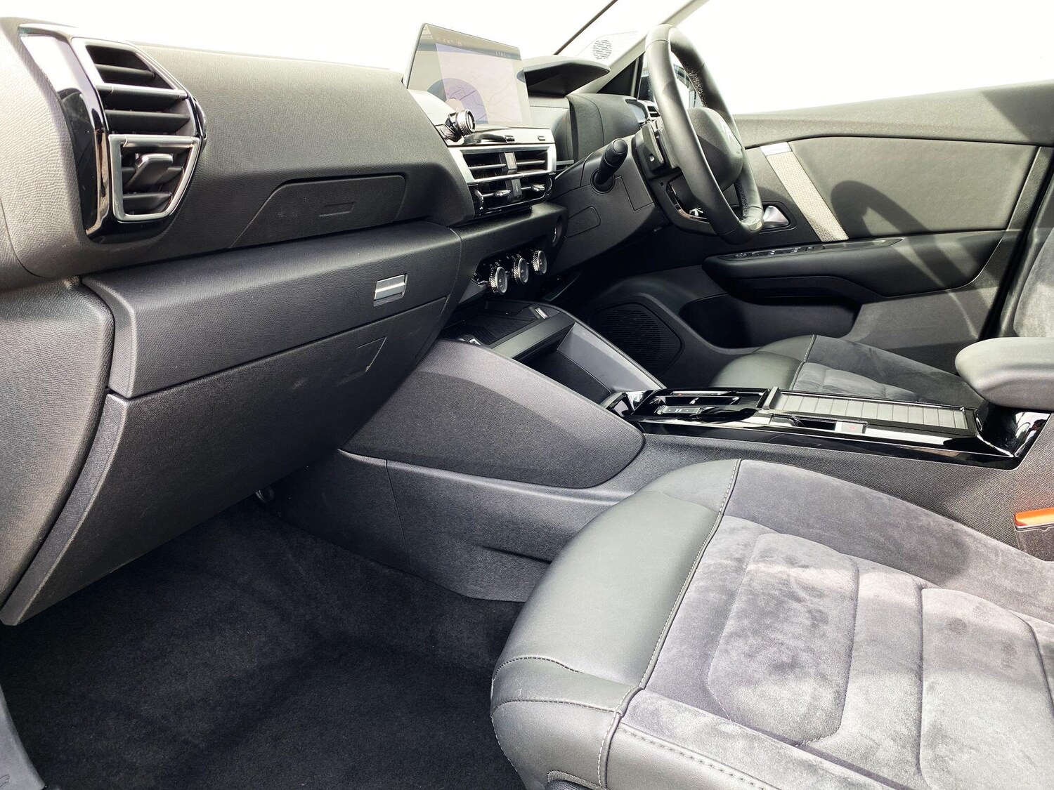 Used Citroen C4 2024 for sale - 76109536: Photo 32