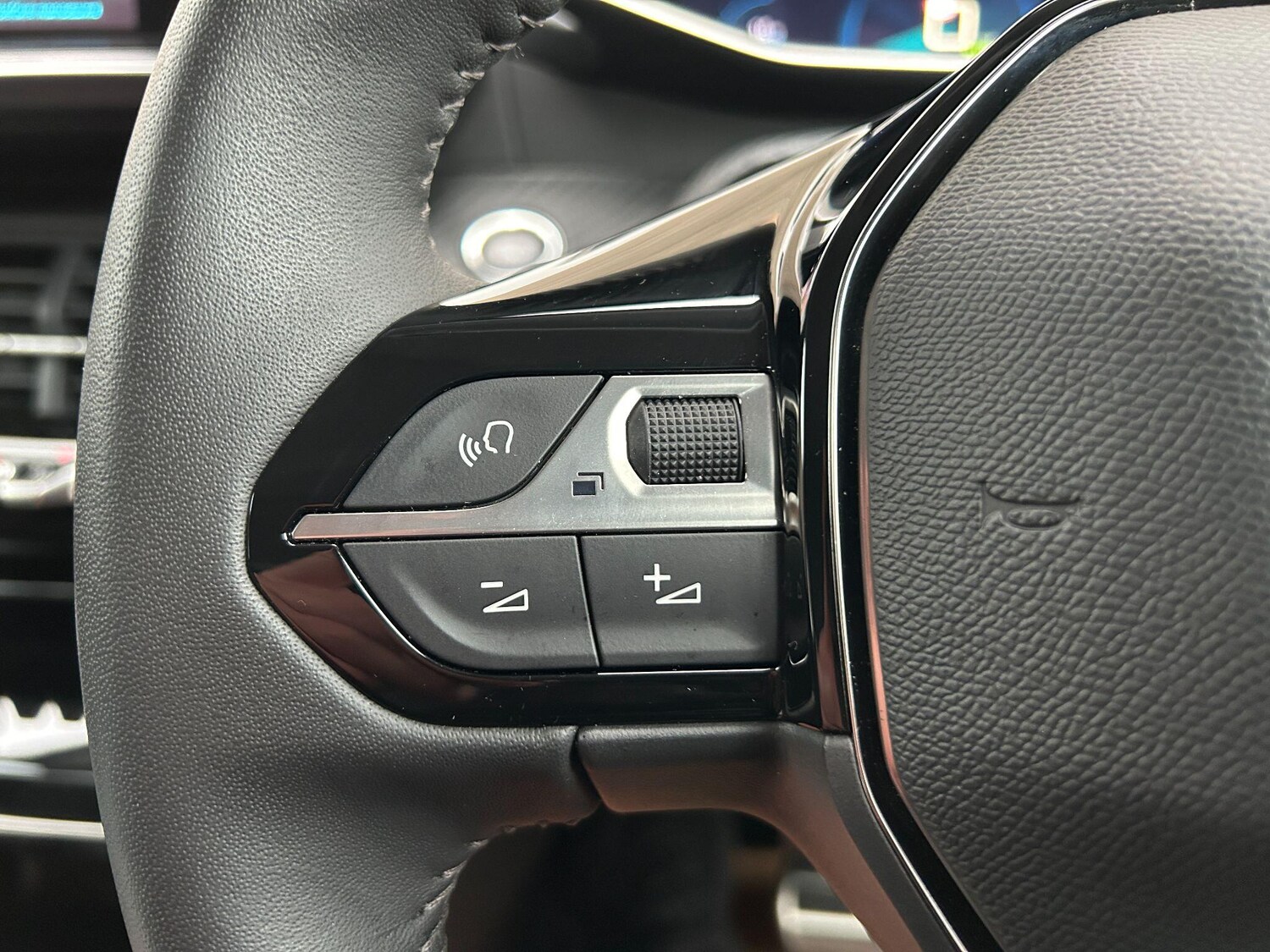 Used Peugeot E-208 2024 for sale - 76397960: Photo 40