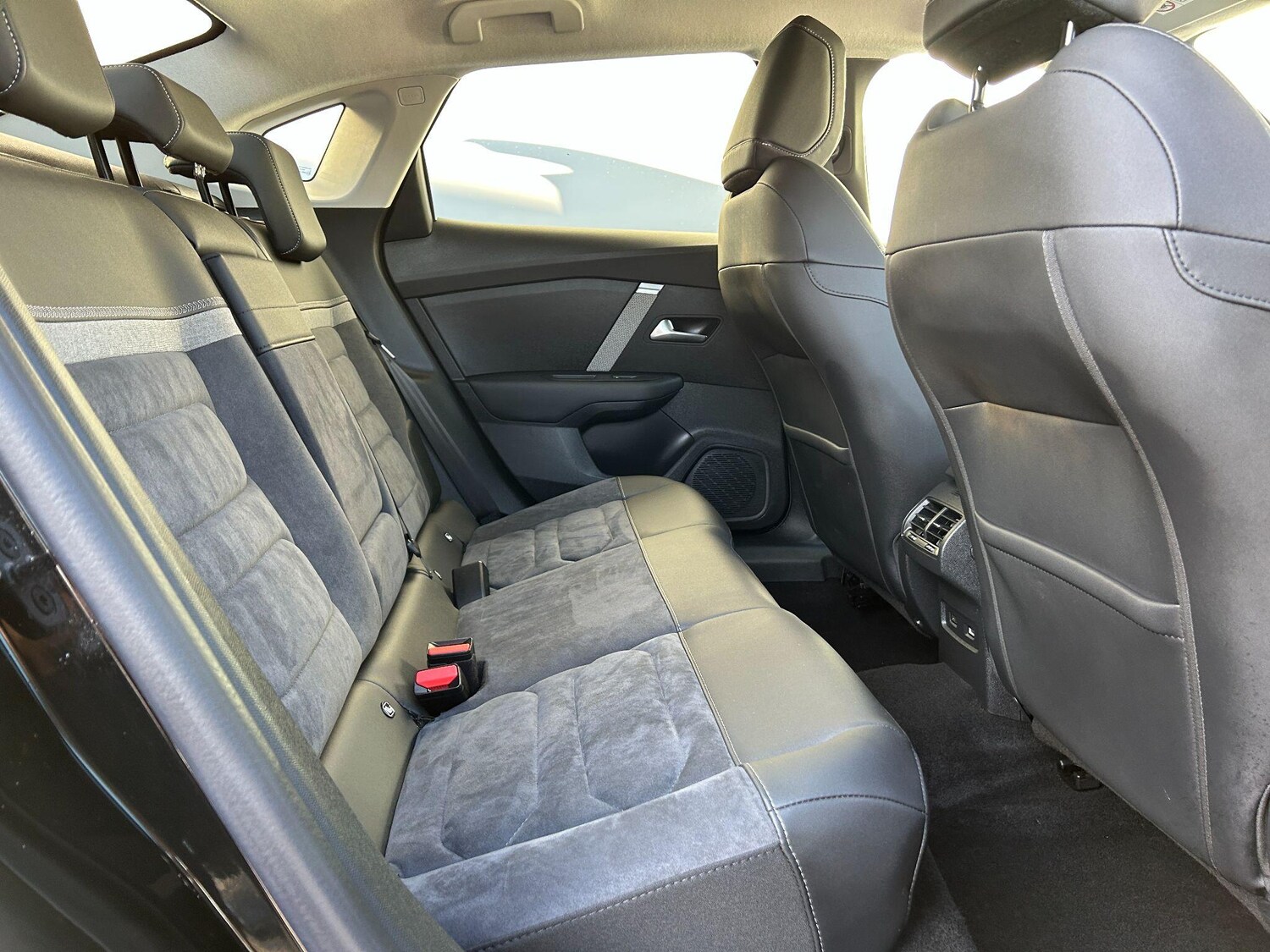 Used Citroen e-C4 X 2024 for sale - 76550199: Photo 27