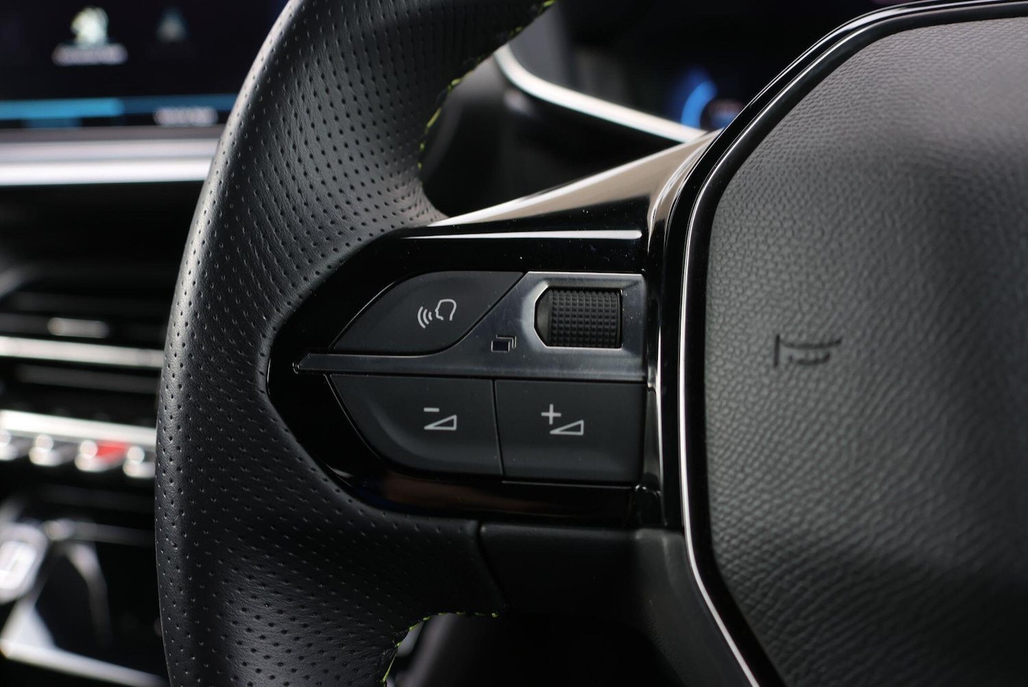 Used Peugeot E-2008 2024 for sale - 76060604: Photo 23