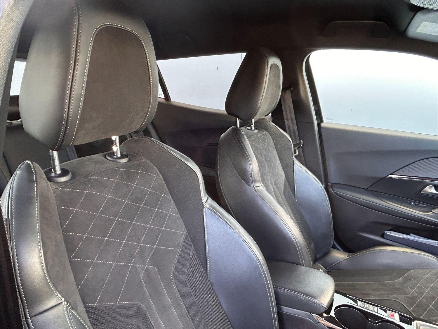 Used Peugeot 2008 2021 for sale - 76800917: Photo 7