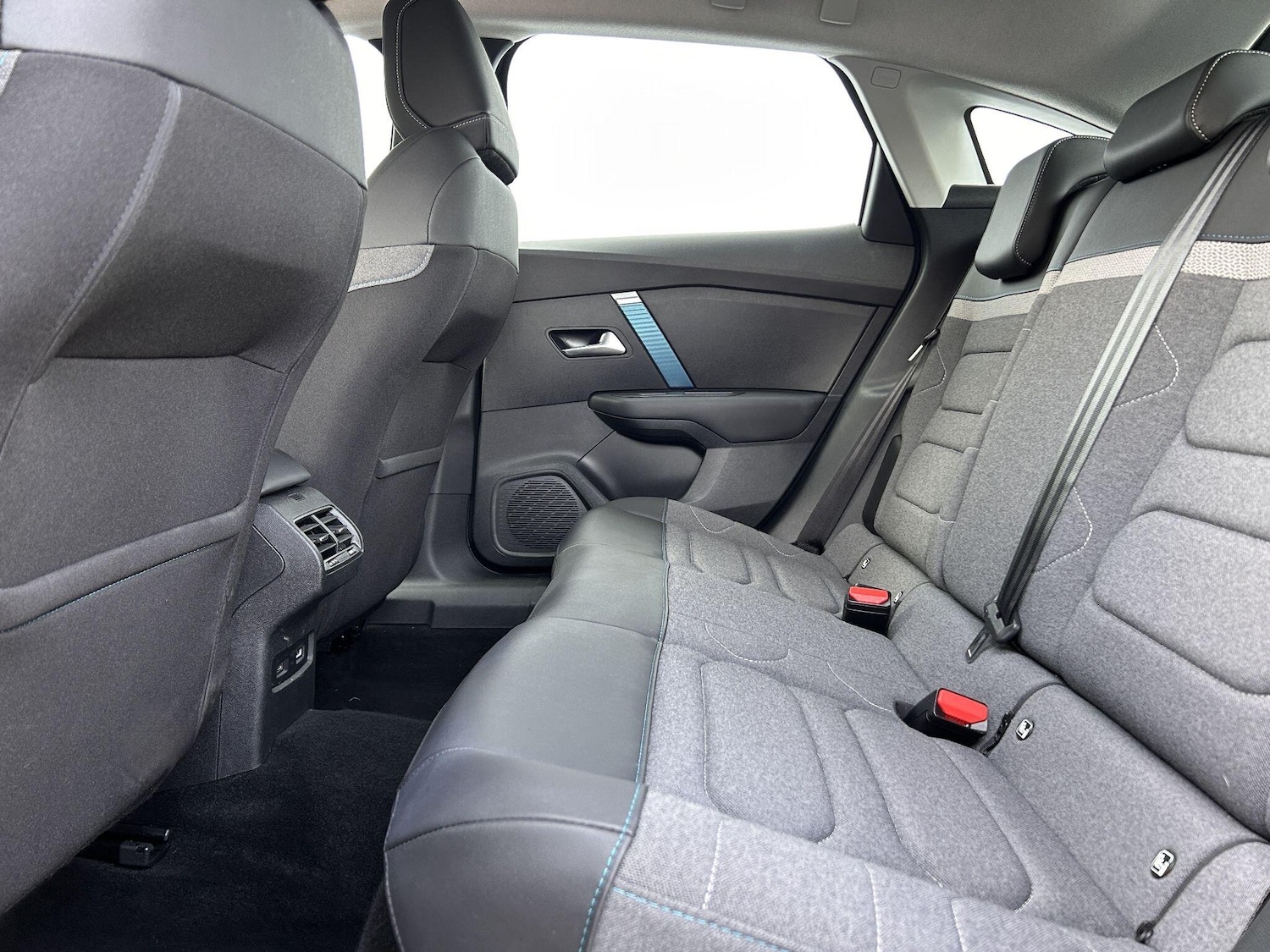 Used Citroen e-C4 2023 for sale - 77440835: Photo 24