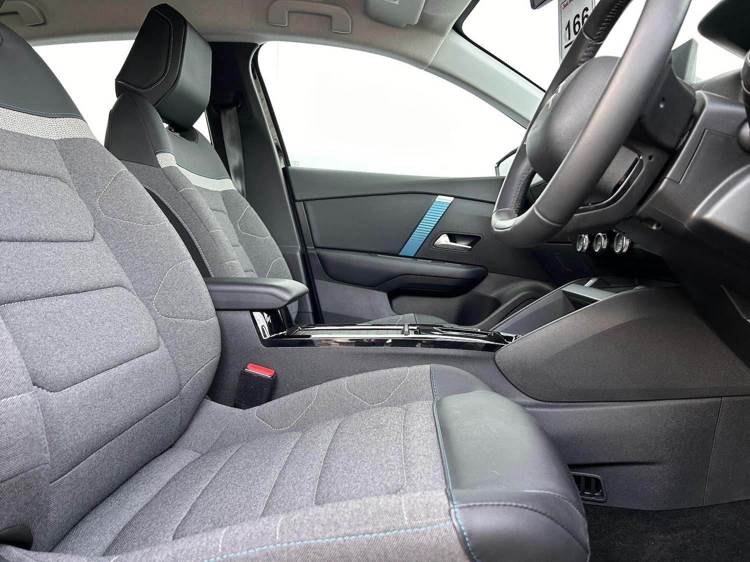 Used Citroen e-C4 2023 for sale - 77440835: Photo 8