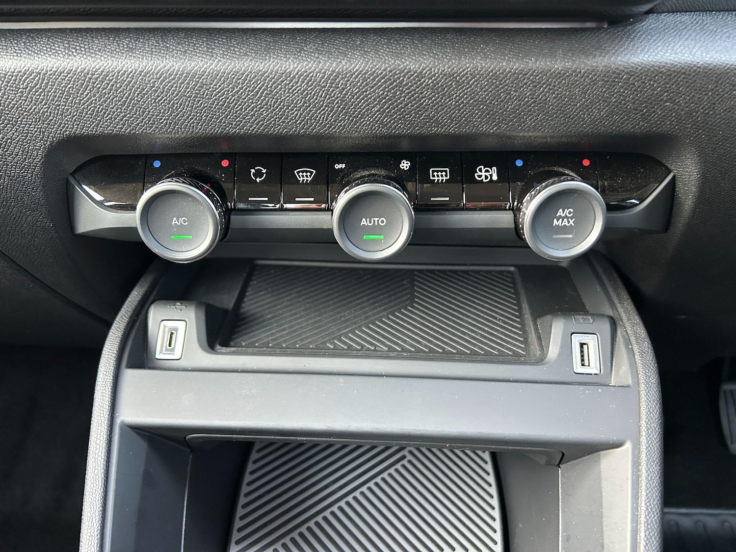 Used Citroen C4 2024 for sale - 76361173: Photo 9