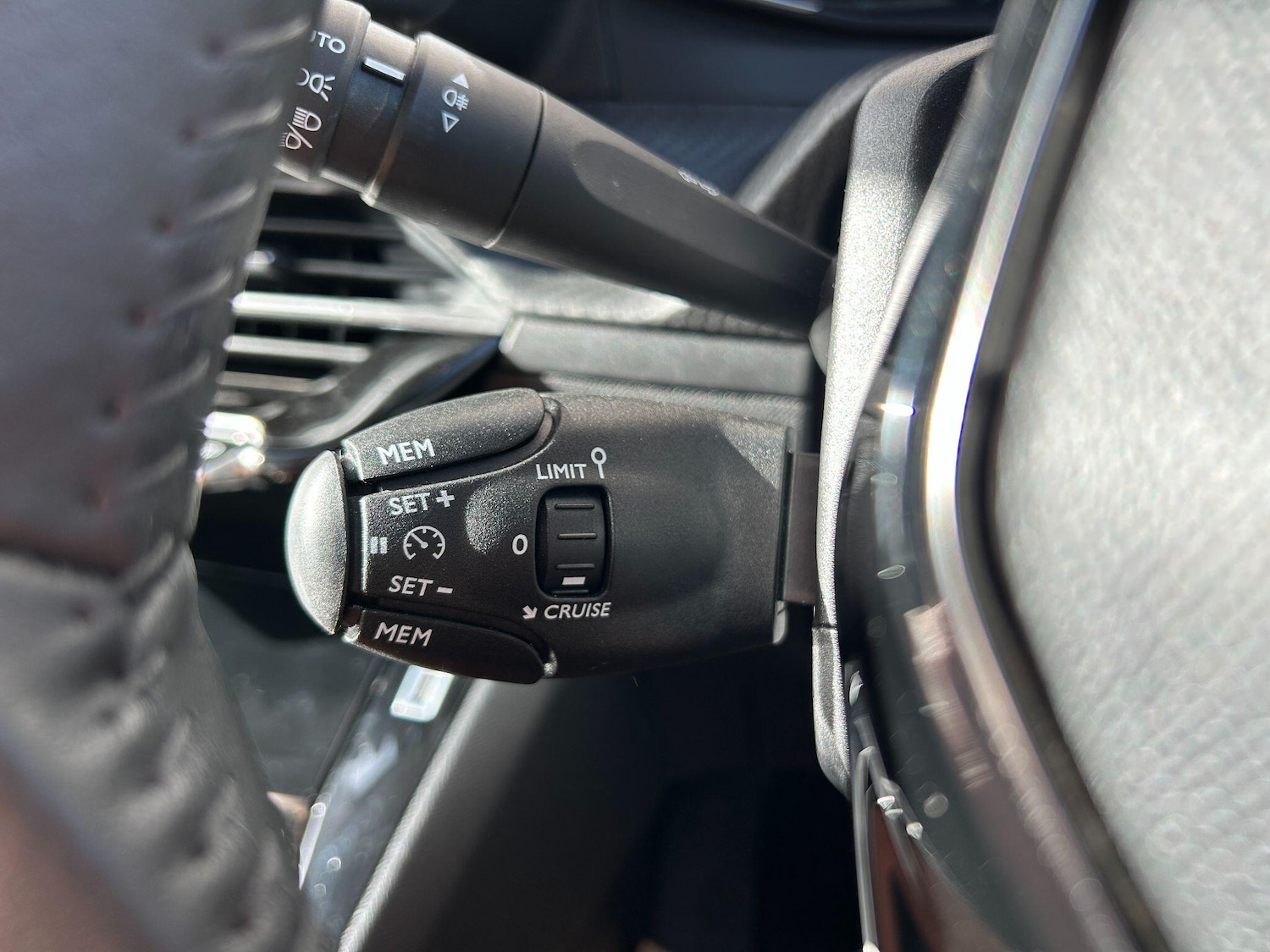 Used Peugeot E-208 2024 for sale - 76360616: Photo 37