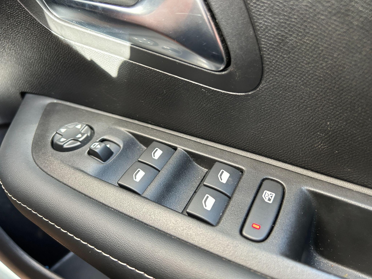 Used Peugeot E-208 2024 for sale - 76360616: Photo 39