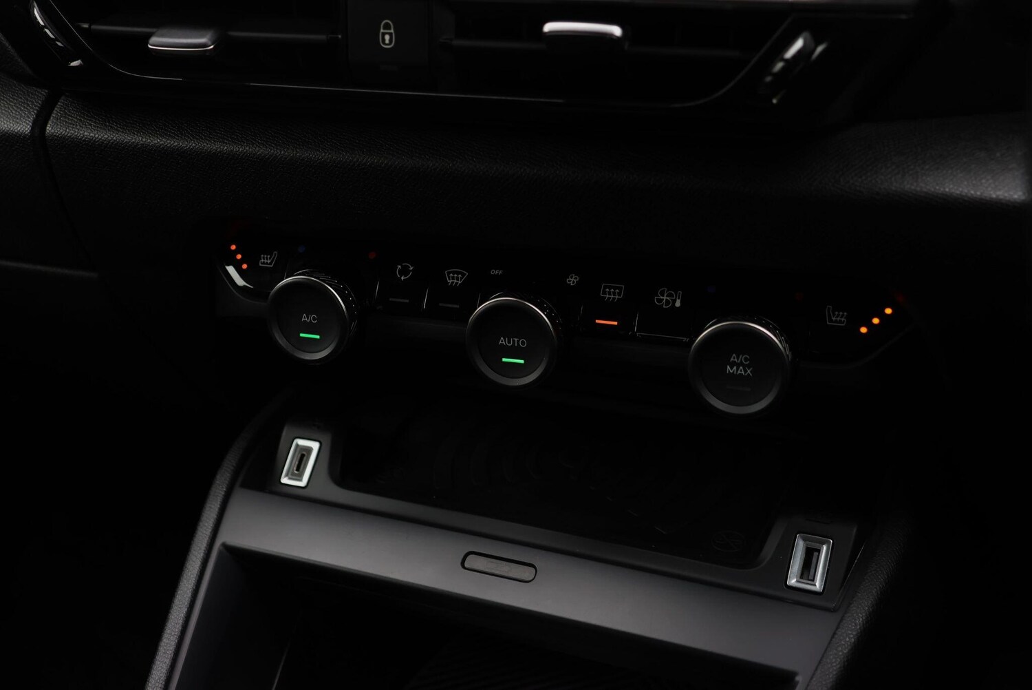 Used Citroen e-C4 2024 for sale - 76200294: Photo 27