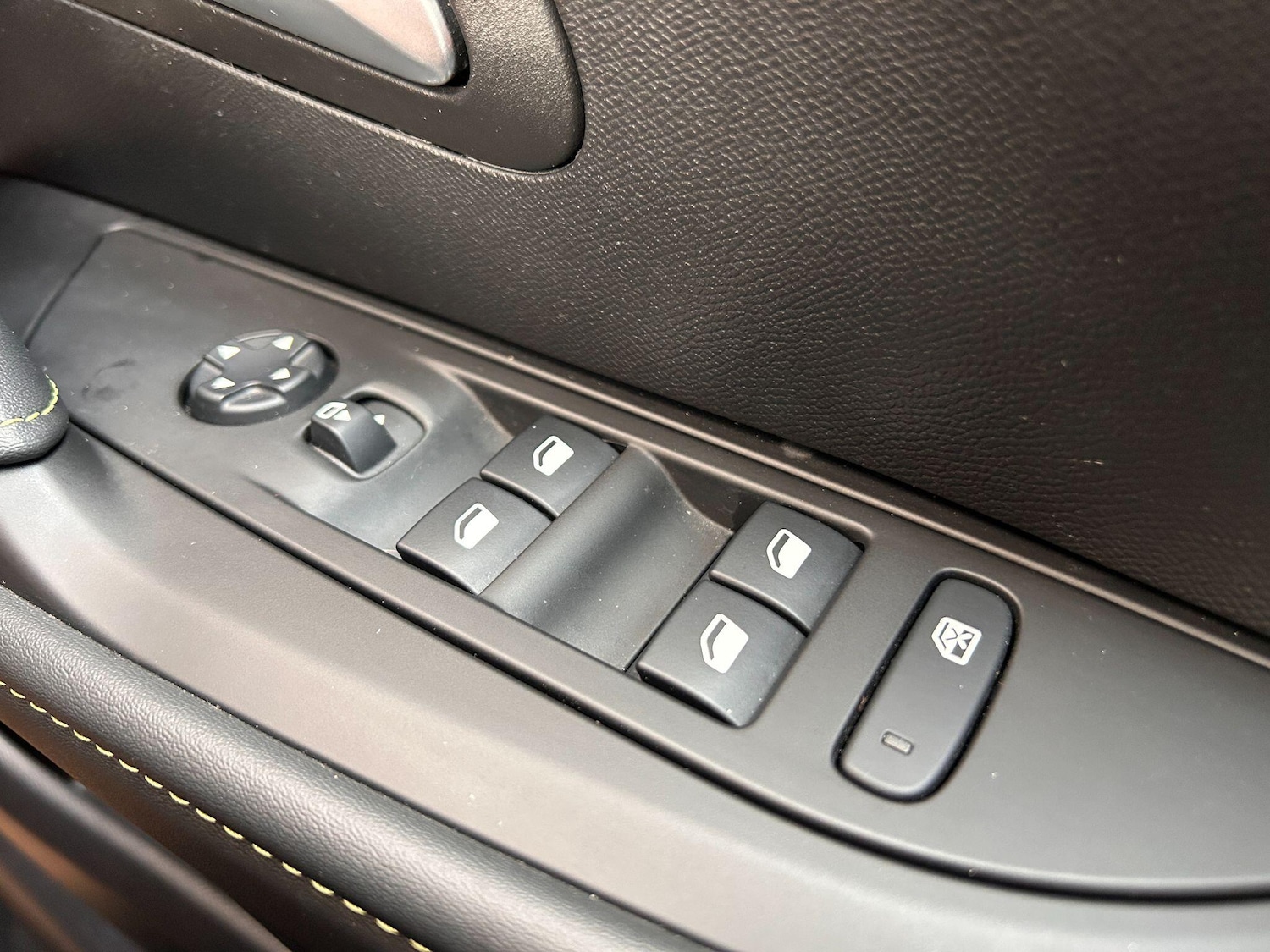 Used Peugeot E-208 2021 for sale - 76657898: Photo 25