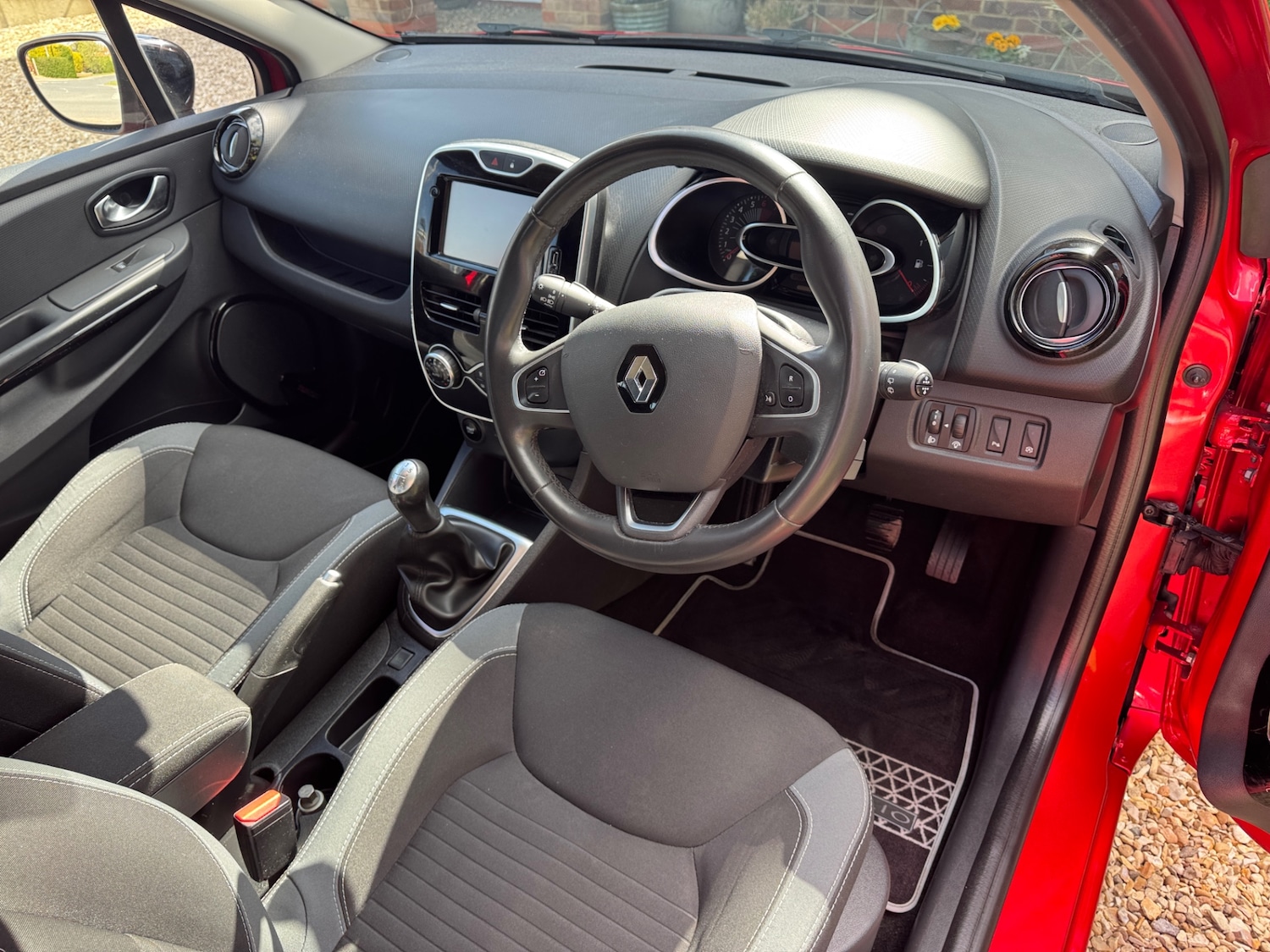 Used Renault Clio 2016 for sale - 76287322: Photo 7