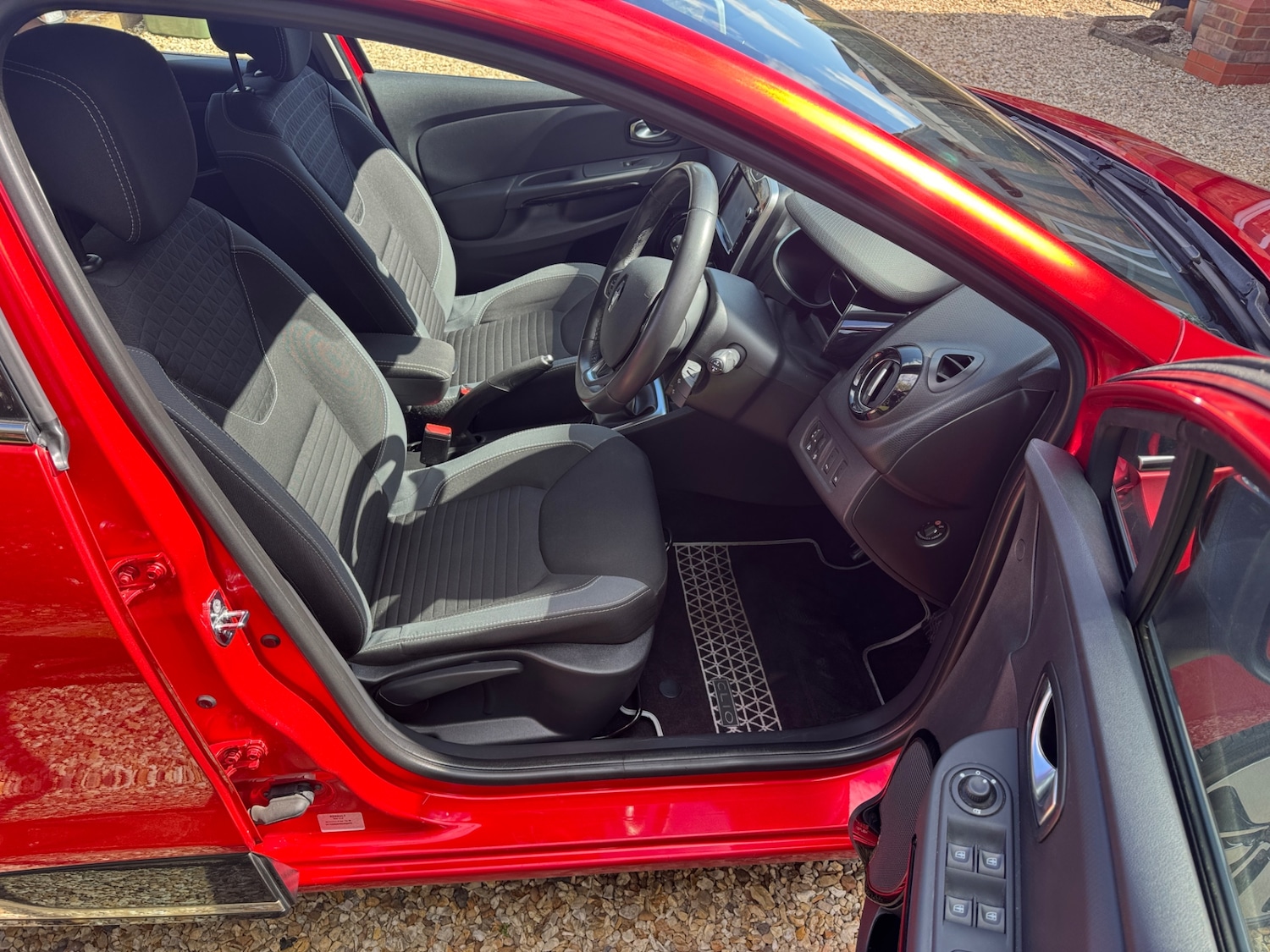 Used Renault Clio 2016 for sale - 76287322: Photo 8