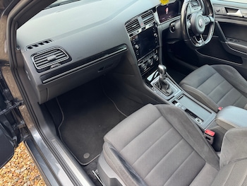 Used Volkswagen Golf 2018 for sale - 78976551: Photo